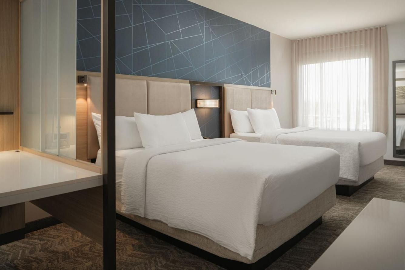 Queen Suite with Two Queen Bed