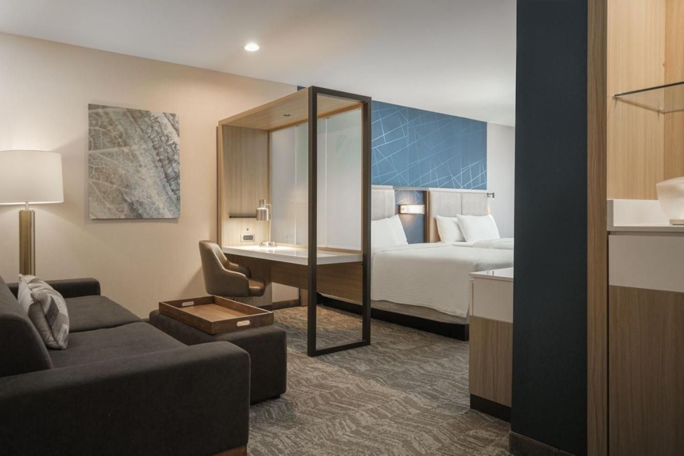 Queen Suite with Two Queen Bed