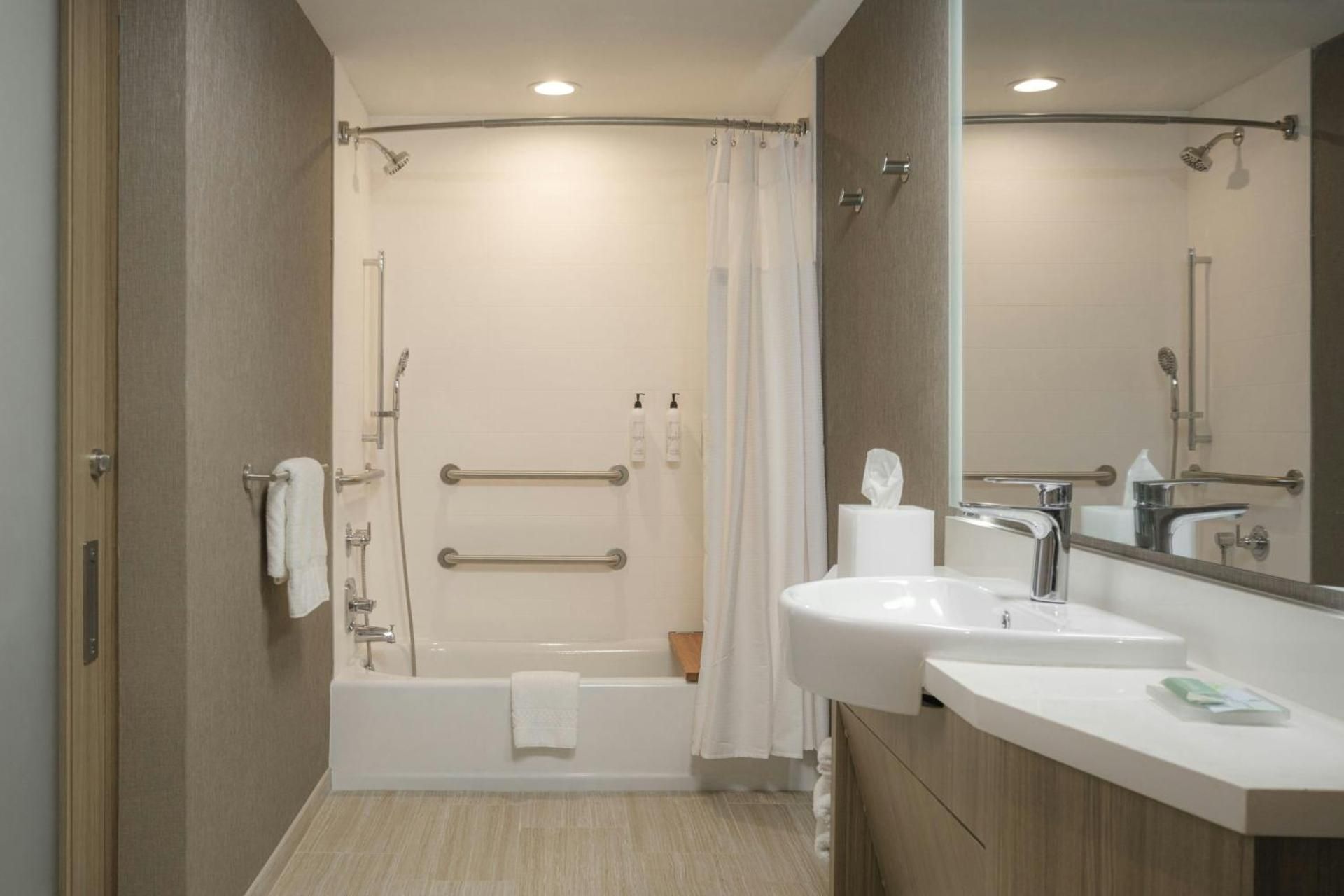 King Suite - Hearing Accessible