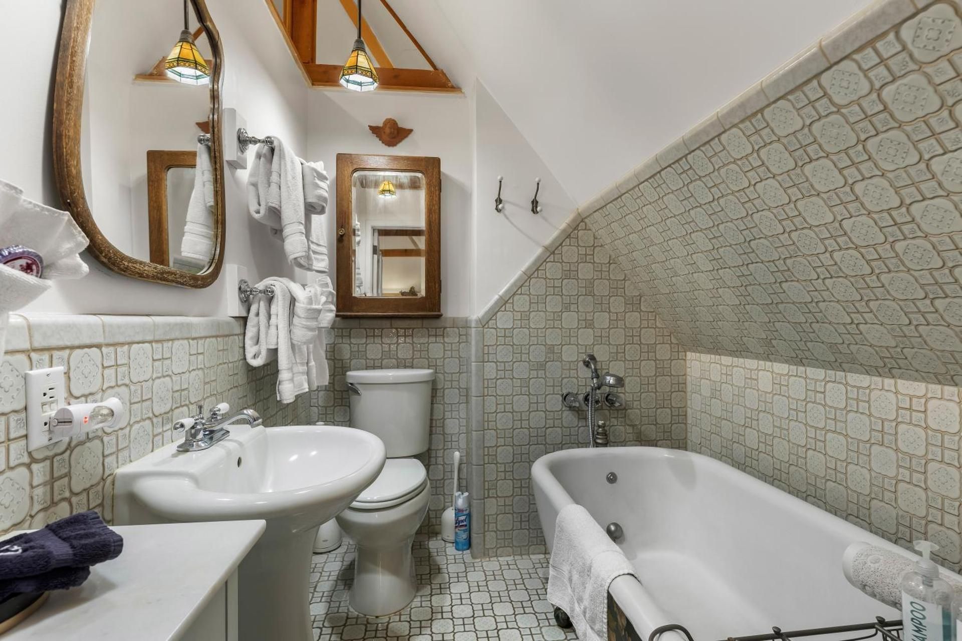 Deluxe King Suite