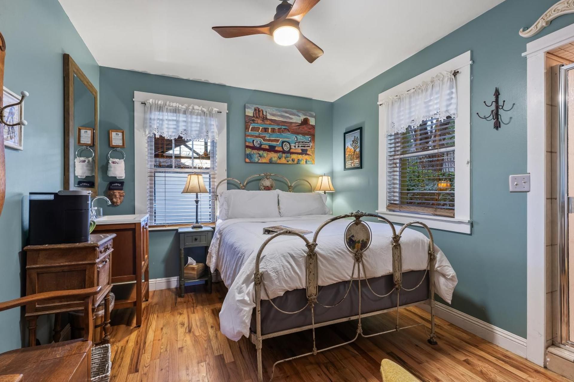 Standard Queen Room