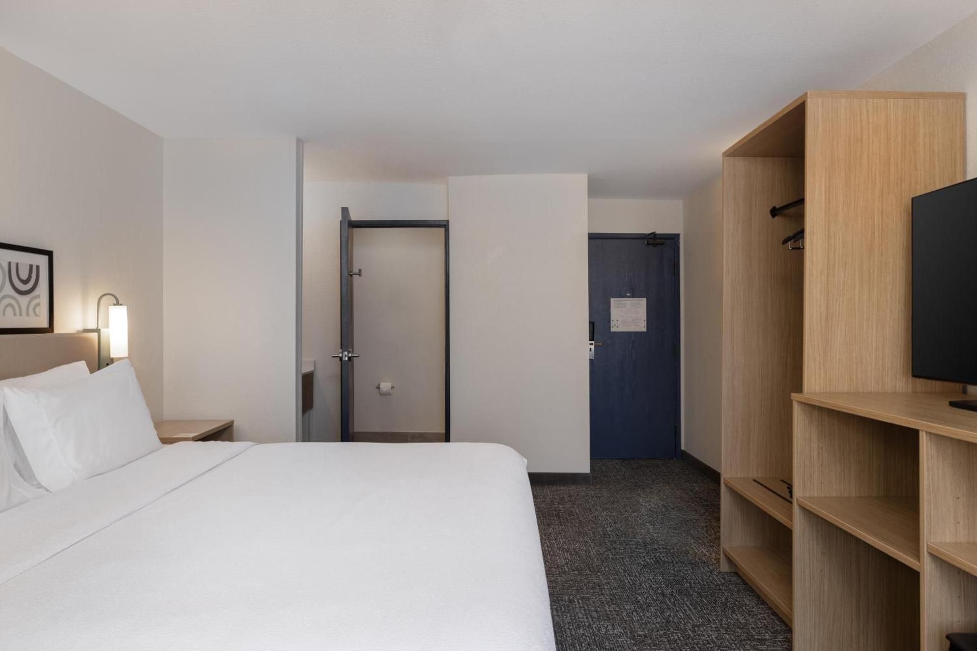1 King Bed