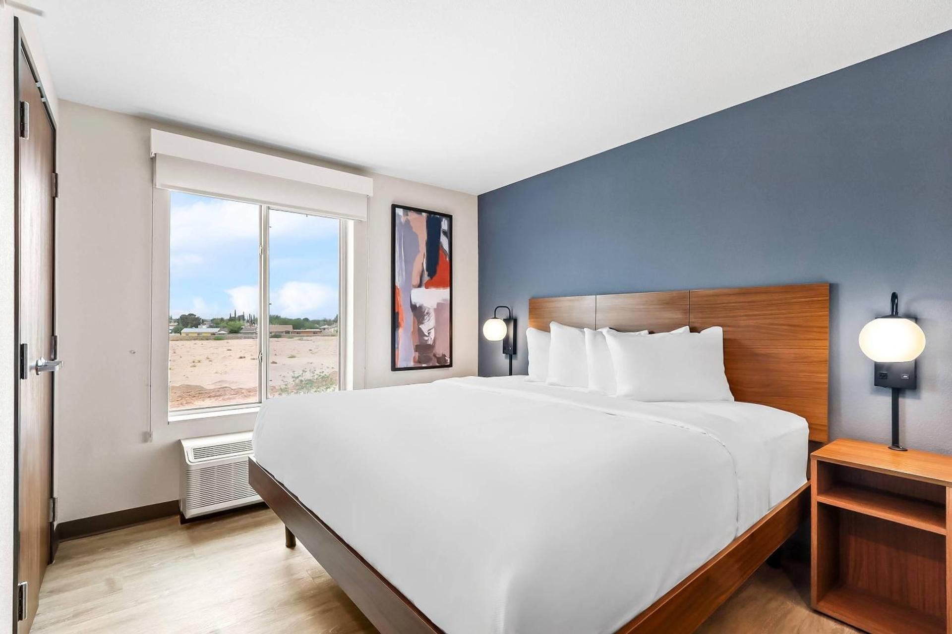 King Suite with Sofa - Disability Access/Non Smoking