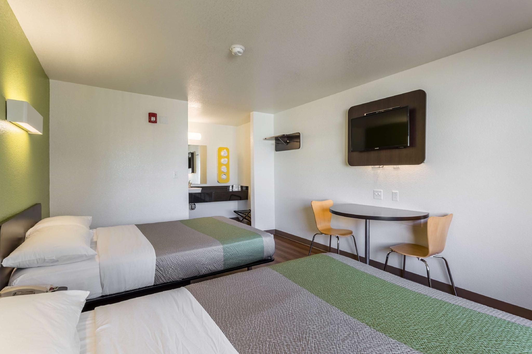 2 FULL BEDS |