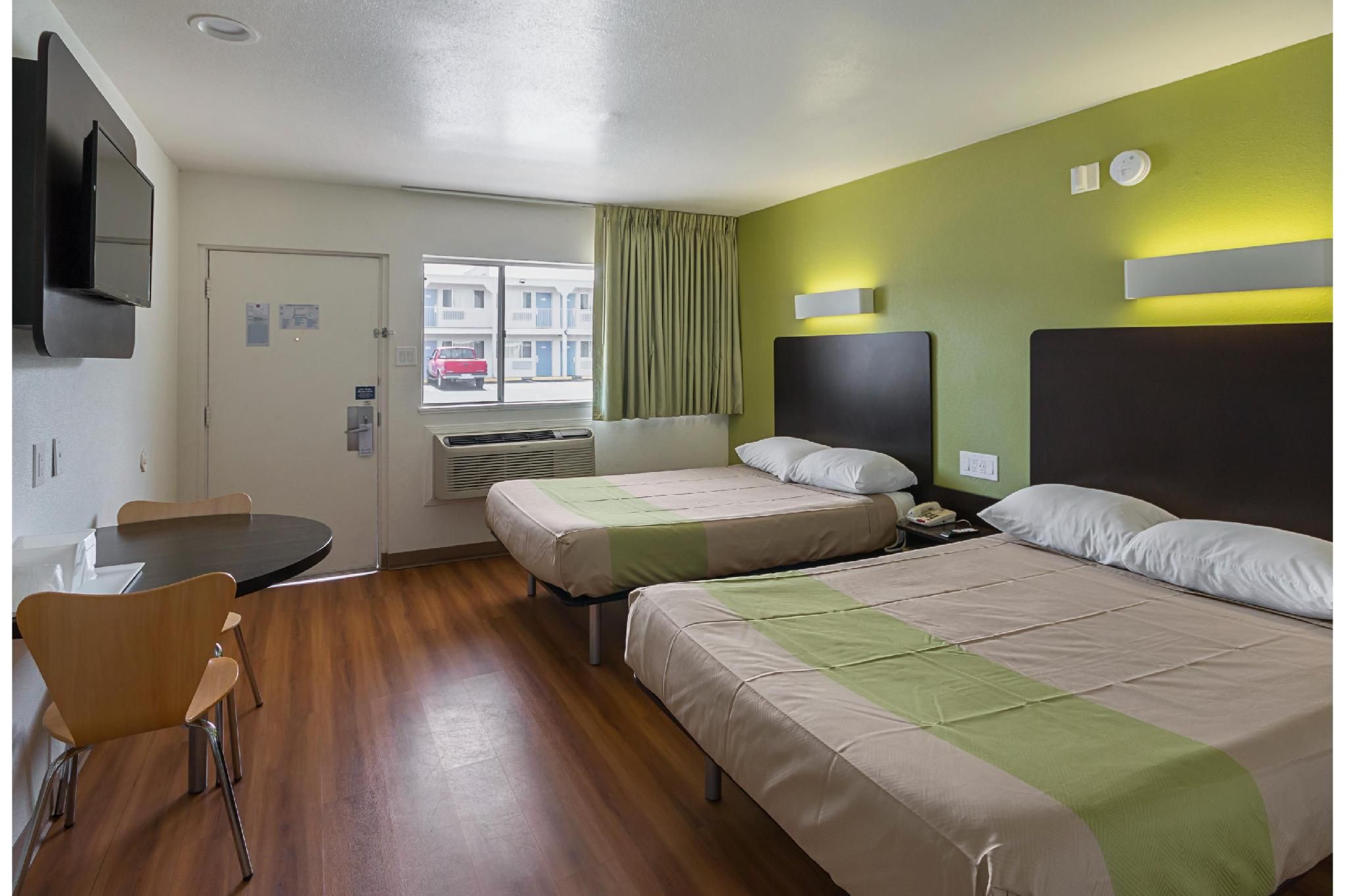 2 Full Beds | Mob Acc RI Shwr Nsmk Micfridg