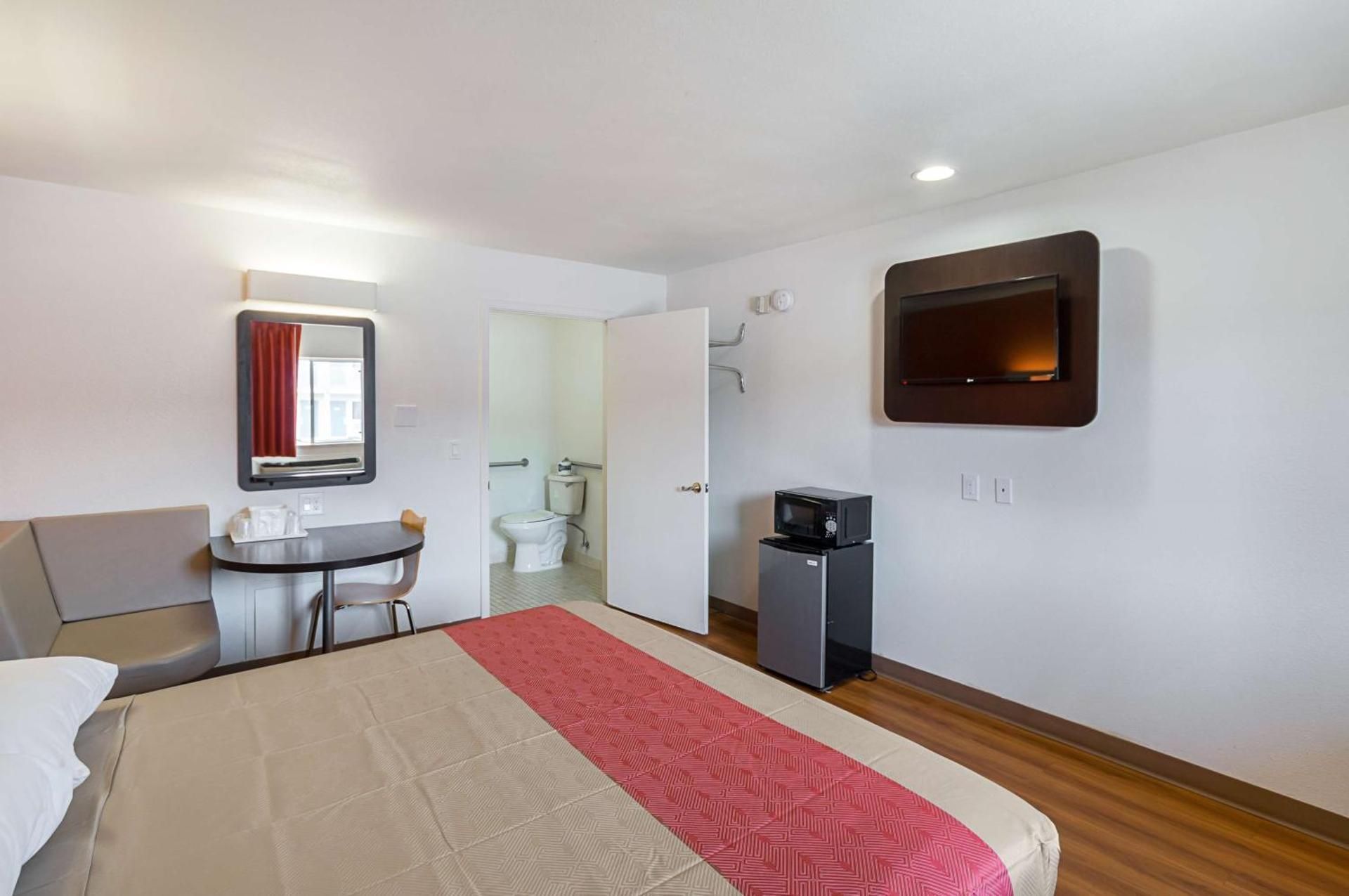 King Room with Spa Bath - Non-Smoking