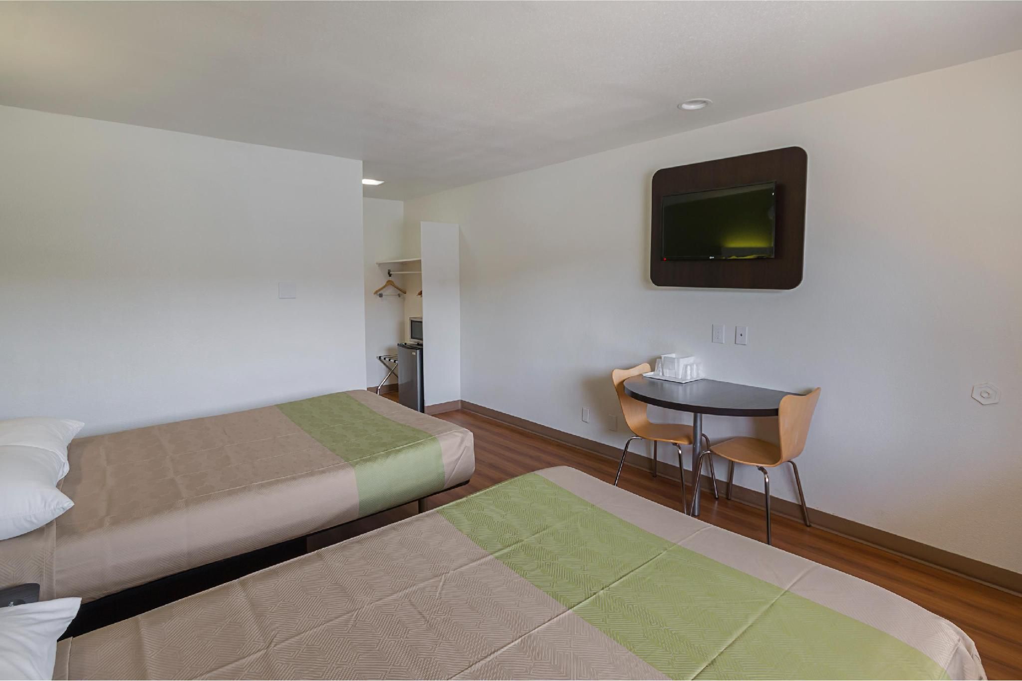 2 Full Beds | Mob Acc RI Shwr Nsmk Micfridg