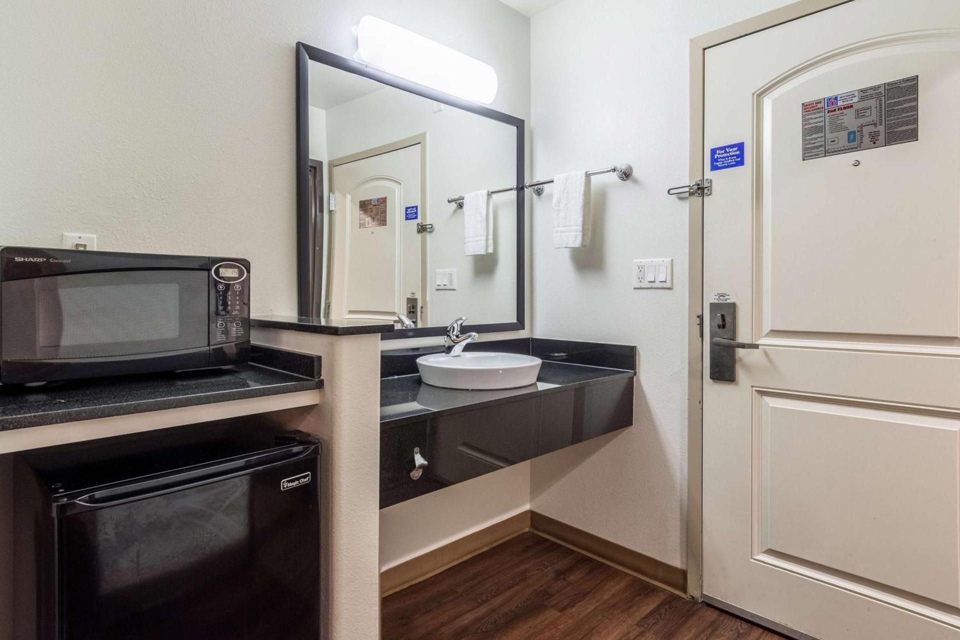 Deluxe Queen Room with Two Queen Beds - Non-Smoking