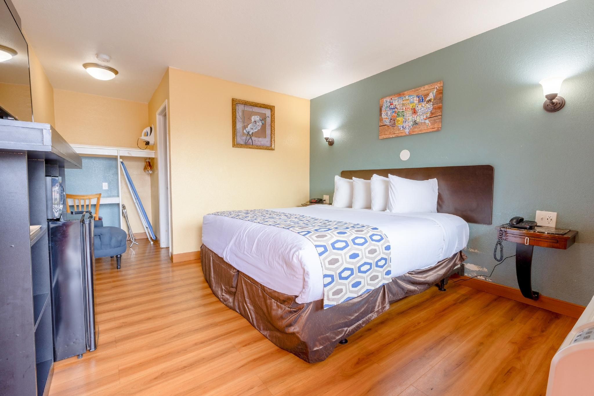 Hotel Avenida - Oceanside Camp Pendleton King Bed Non-Smoking