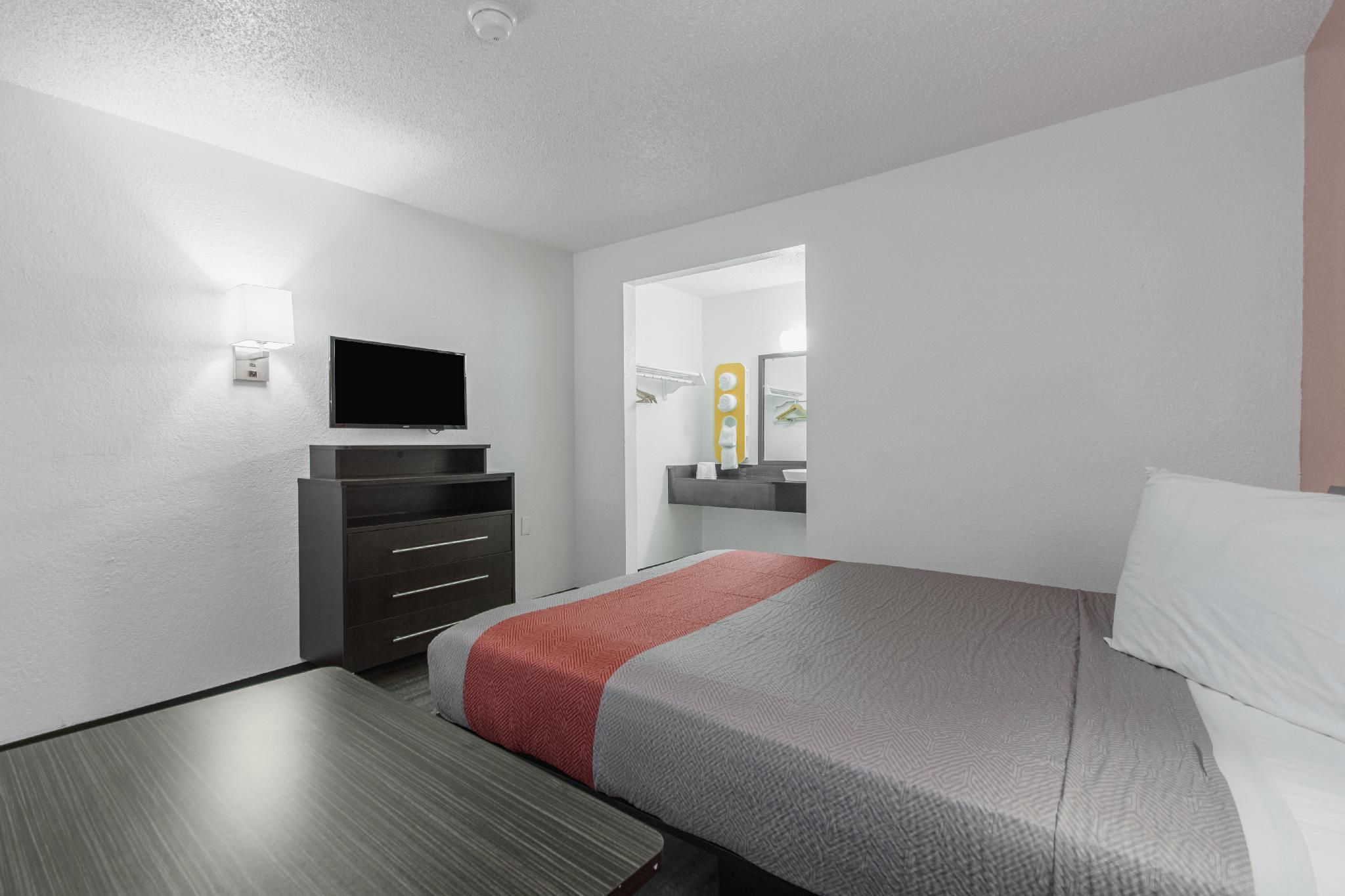 1 Queen Bed | Mobility Accessible Tub Nsmk