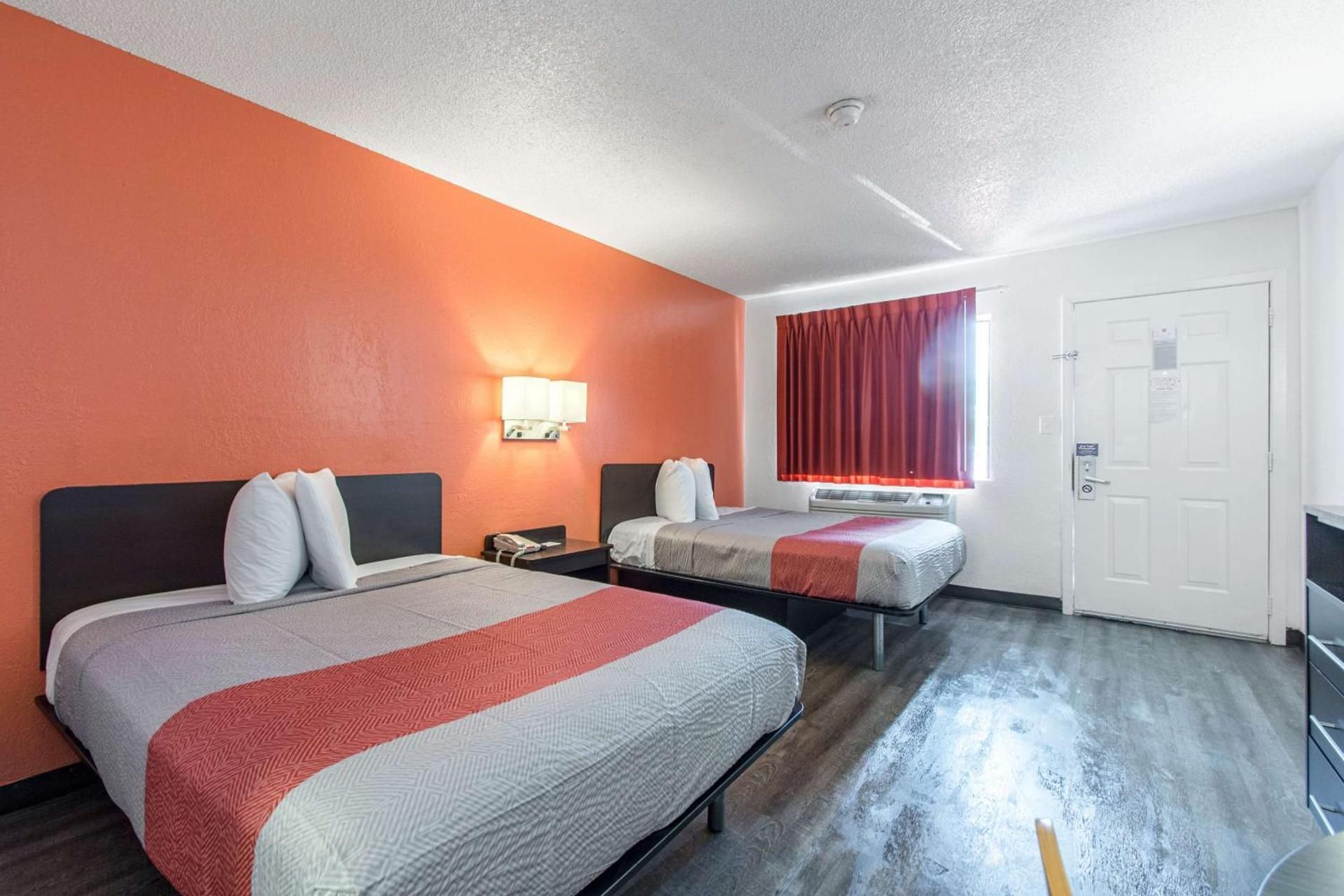 2 Full Beds | Non-Smoking