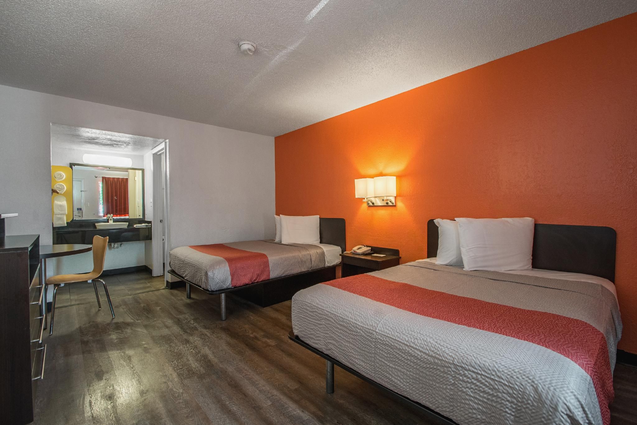2 Full Beds | Smoking
