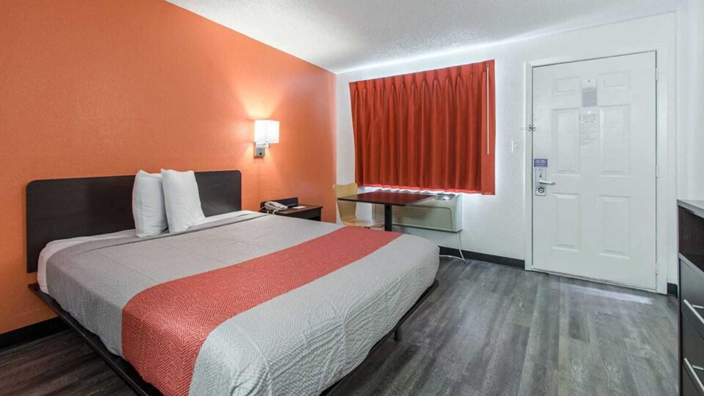 1 Queen Bed | Mobility Accessible Tub Nsmk