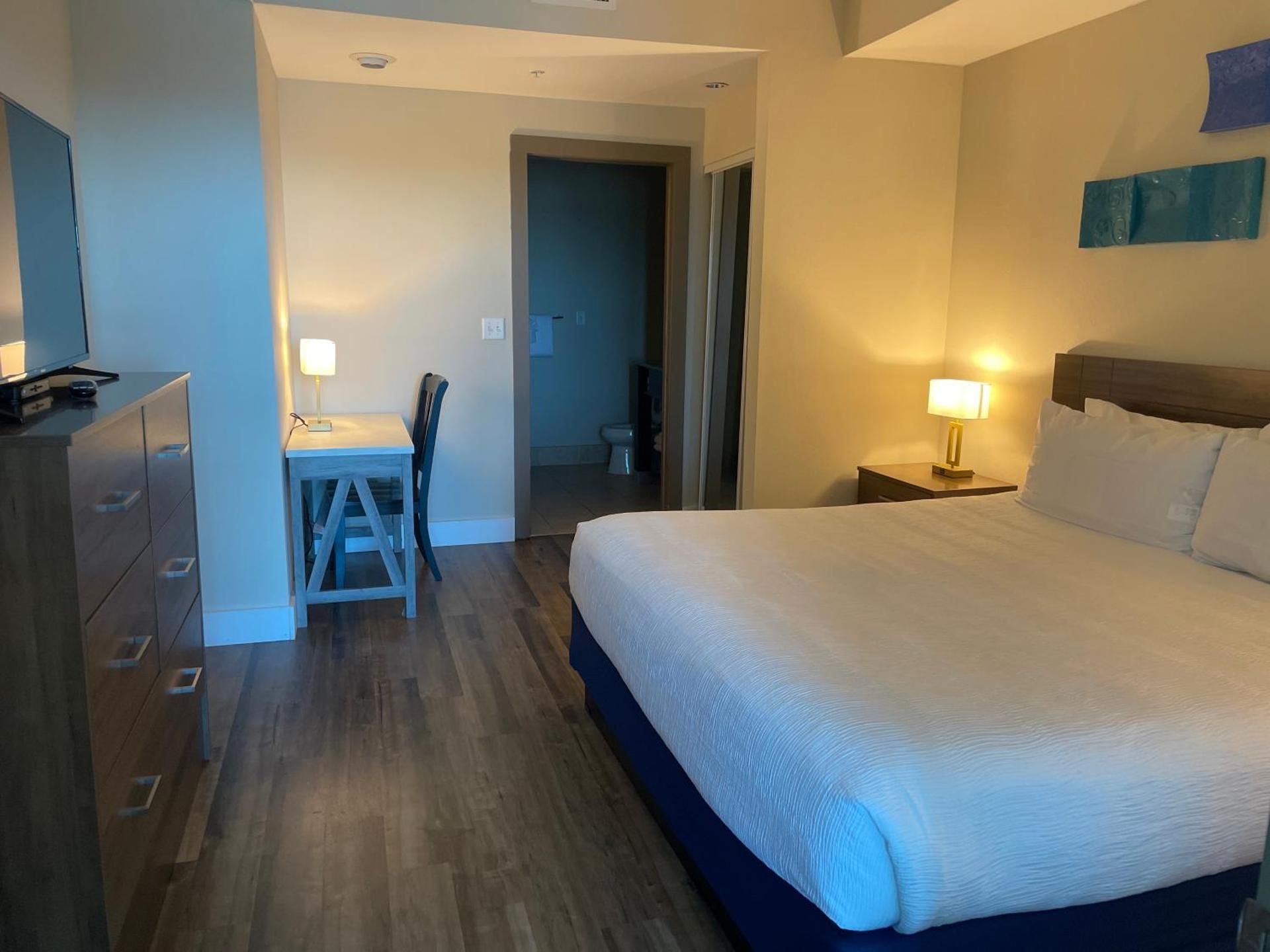 South Beach Biloxi Hotel & Suites One Bedroom Deluxe Suite, Partial Ocean View