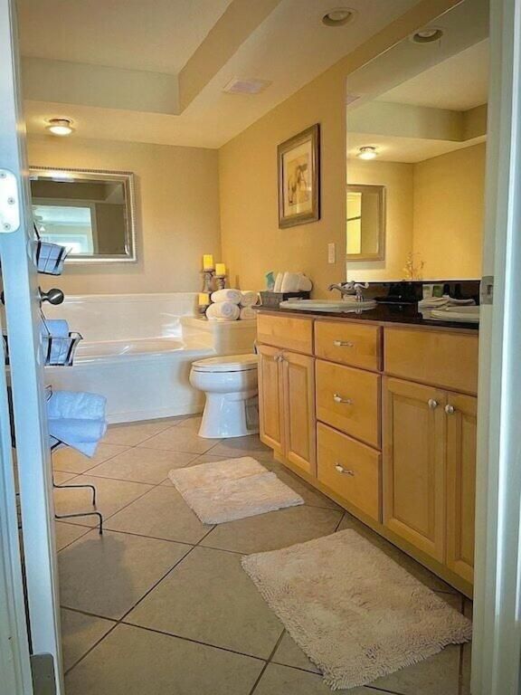 Biloxi Beach Condo Apartment with Pool View  2