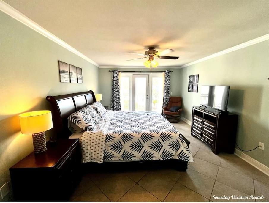 Biloxi Beach-Good Vibes Condo Apartment with Pool View 