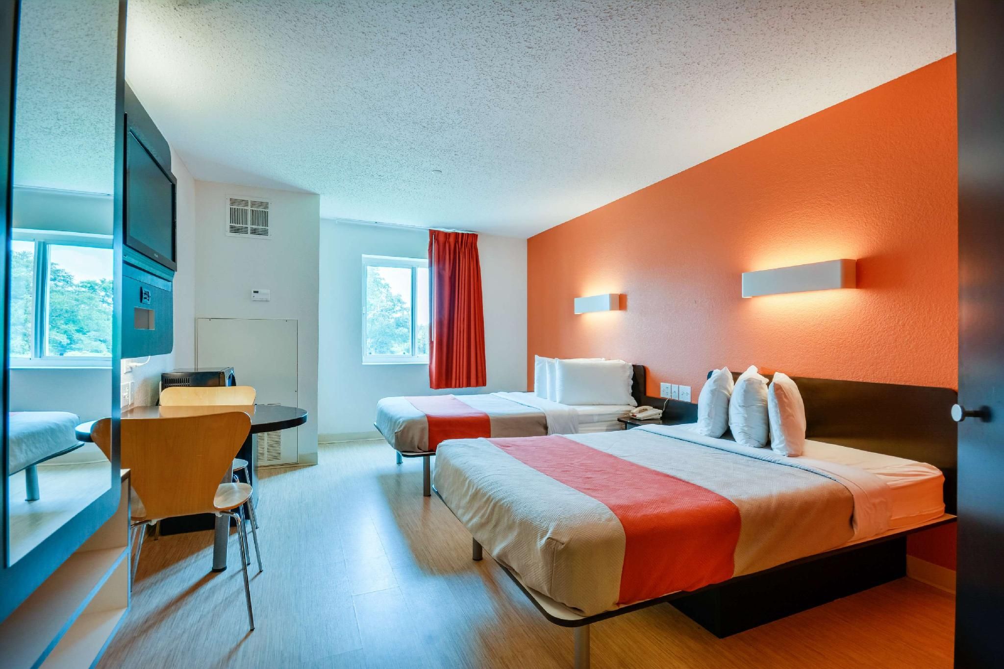 2 Full Beds Smoke-Free