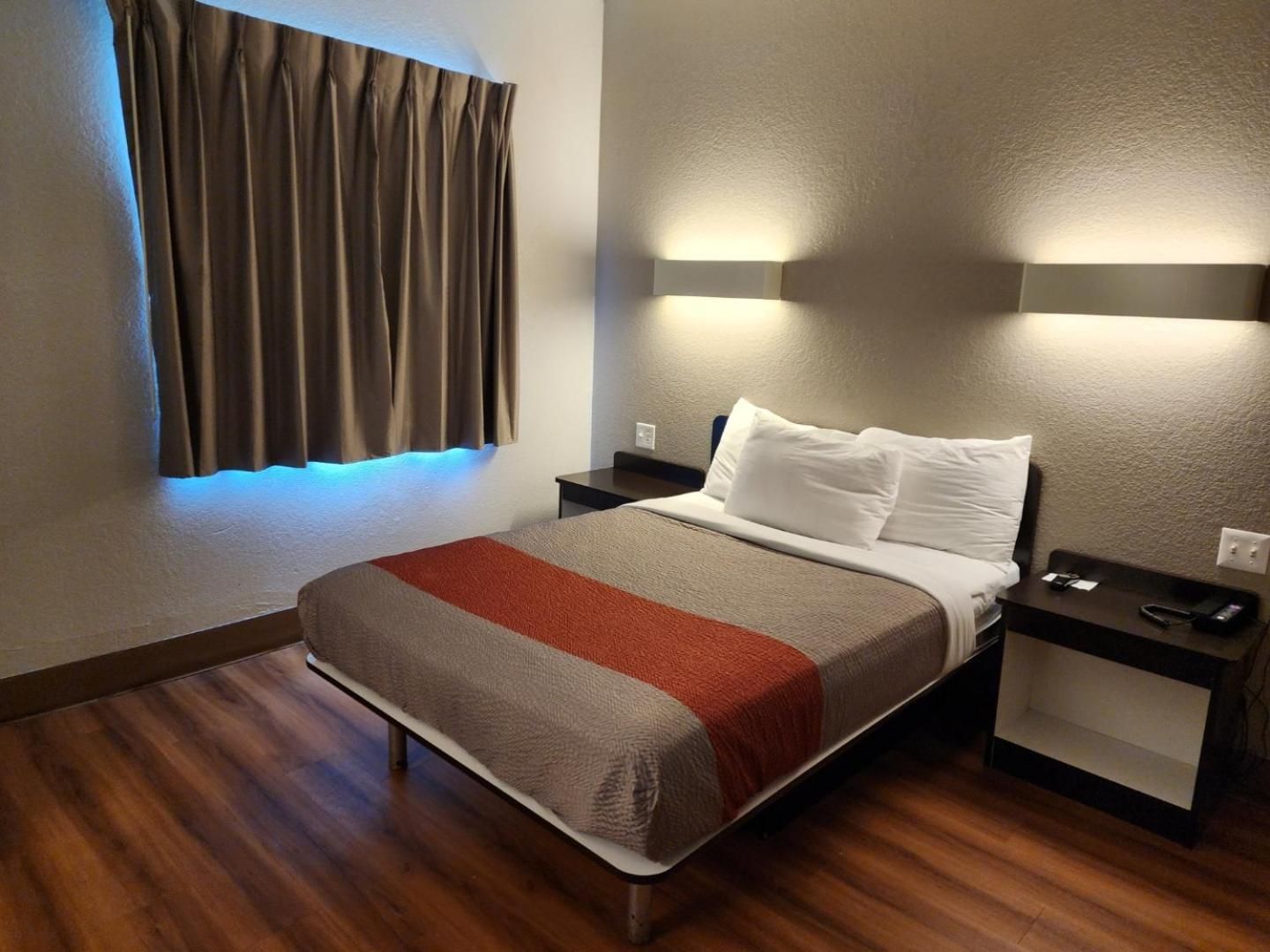 Double Room - Disability Access - Roll In Shower