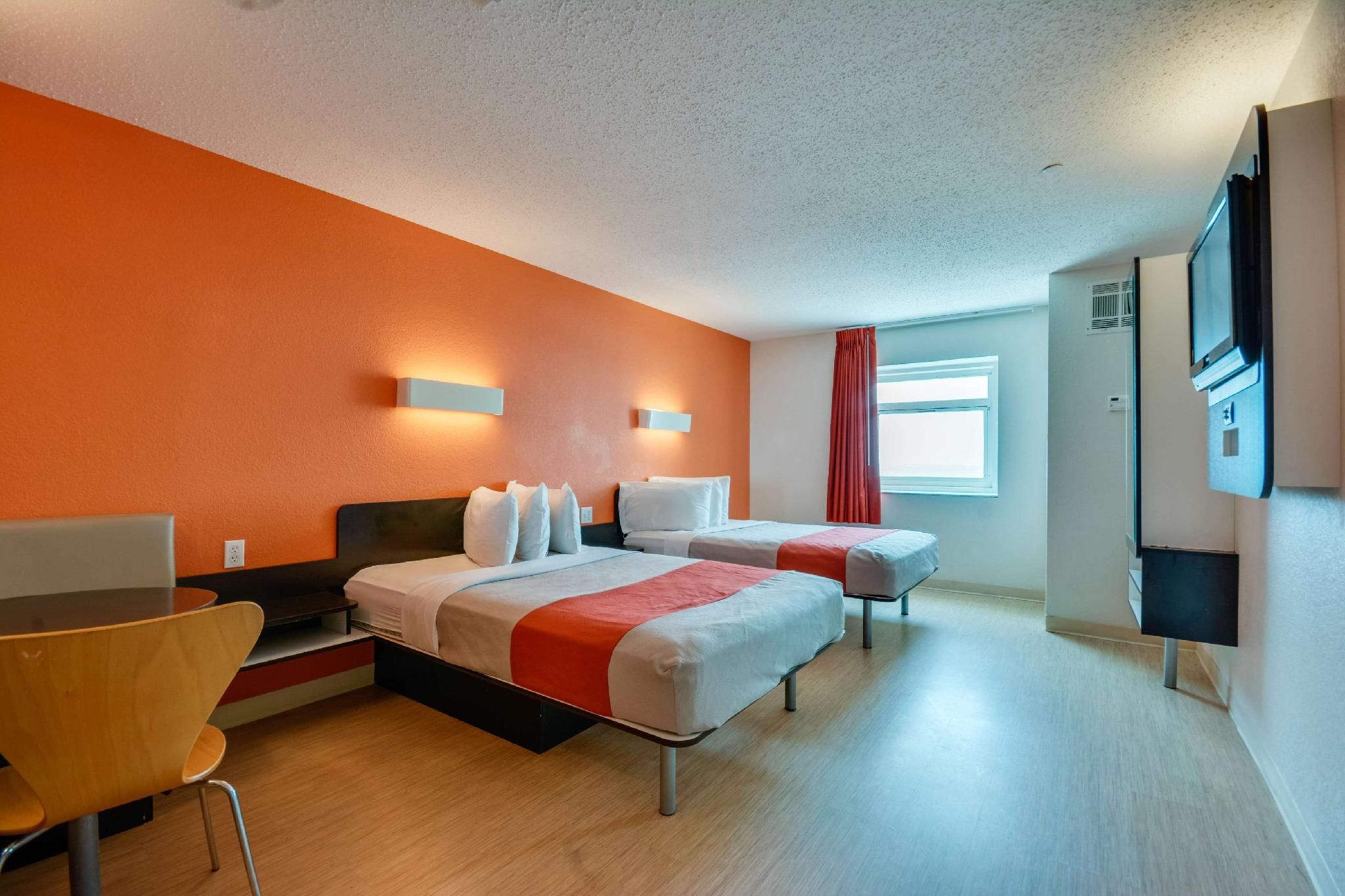 2 Full Beds Smoke-Free