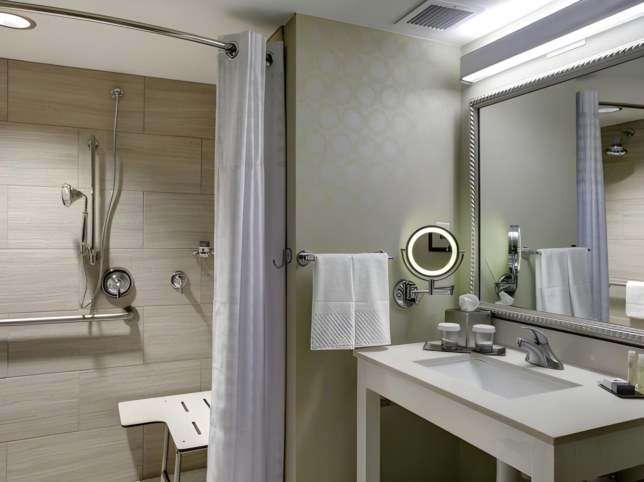 1 King Bed Hearing Accessible