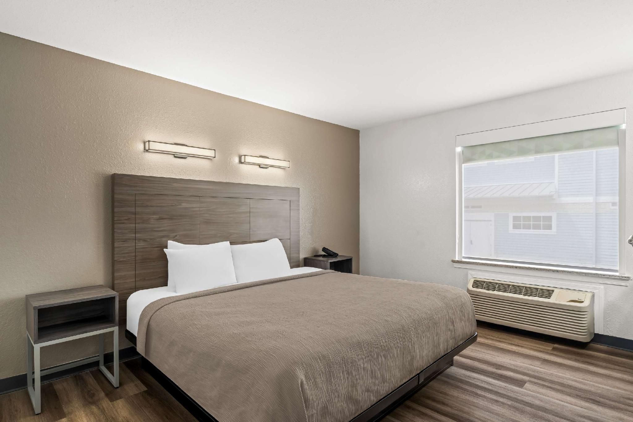 1 King Bed, Nonsmoking, Accessible