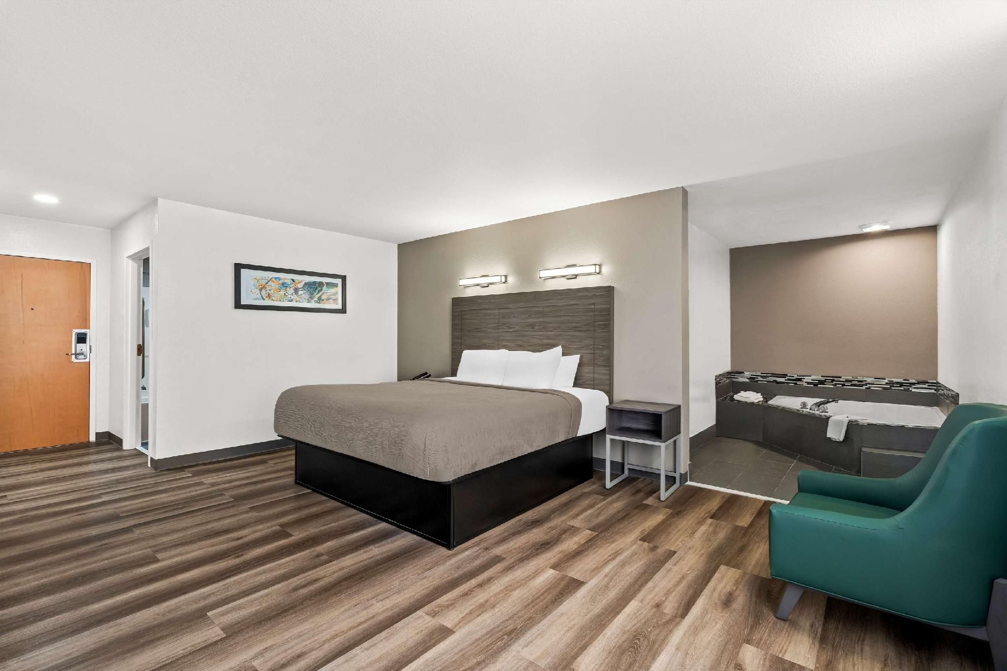 1 King Bed, Nonsmoking