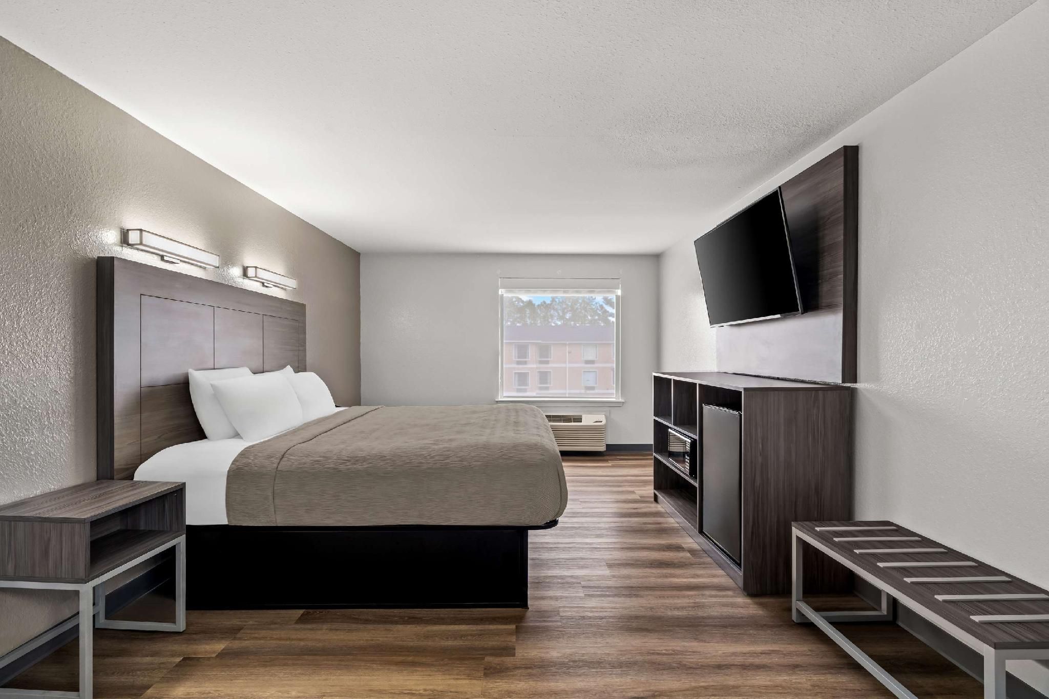 1 King Bed, Suite, Nonsmoking