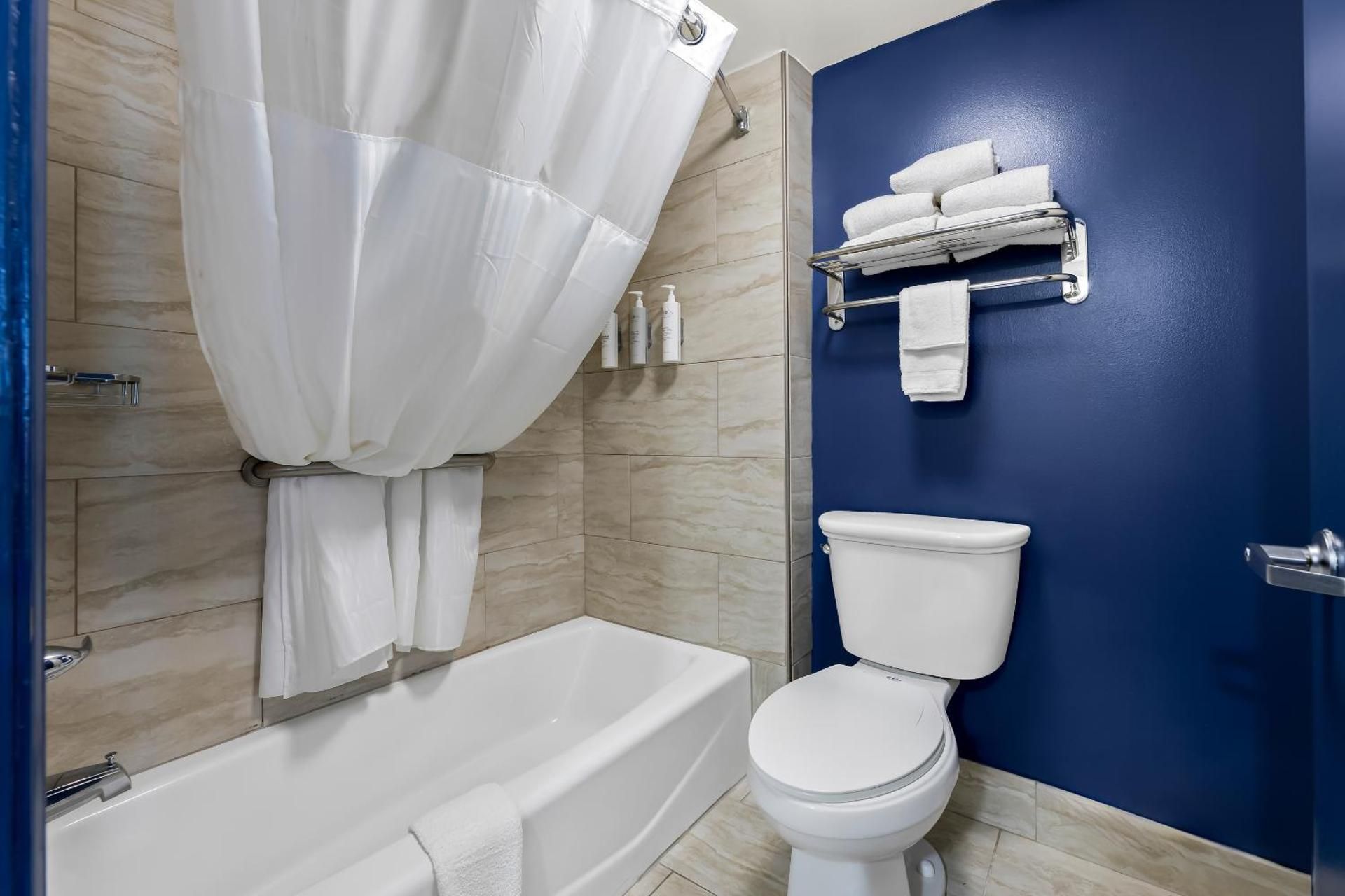 Spark by Hilton Biloxi Ocean Springs King Room with Two King Beds 2