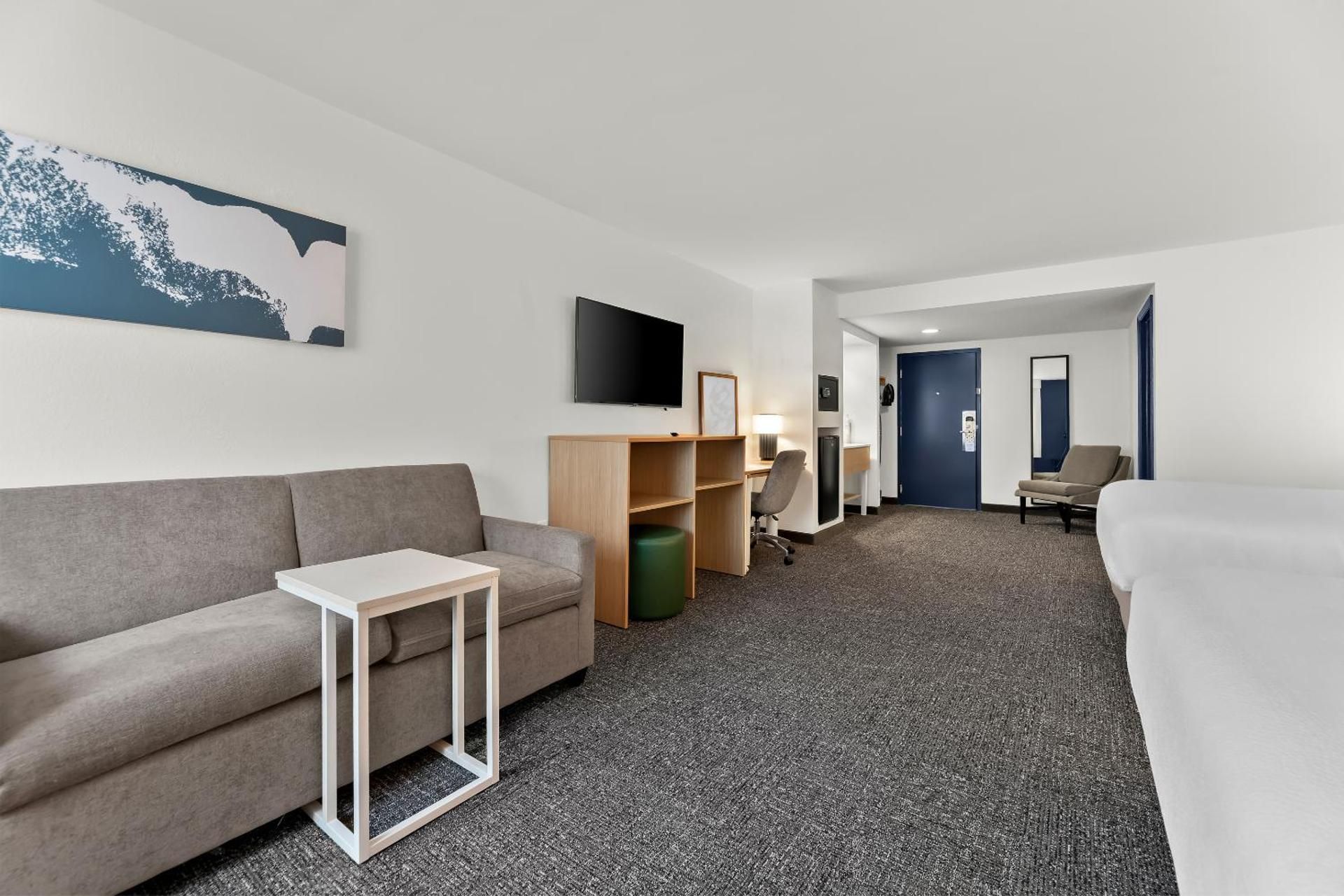 Spark by Hilton Biloxi Ocean Springs King Room with Two King Beds 3