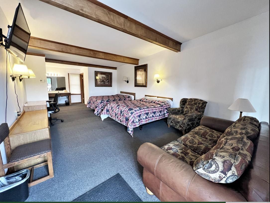 Unit-Private Bathroom-2 queens large room