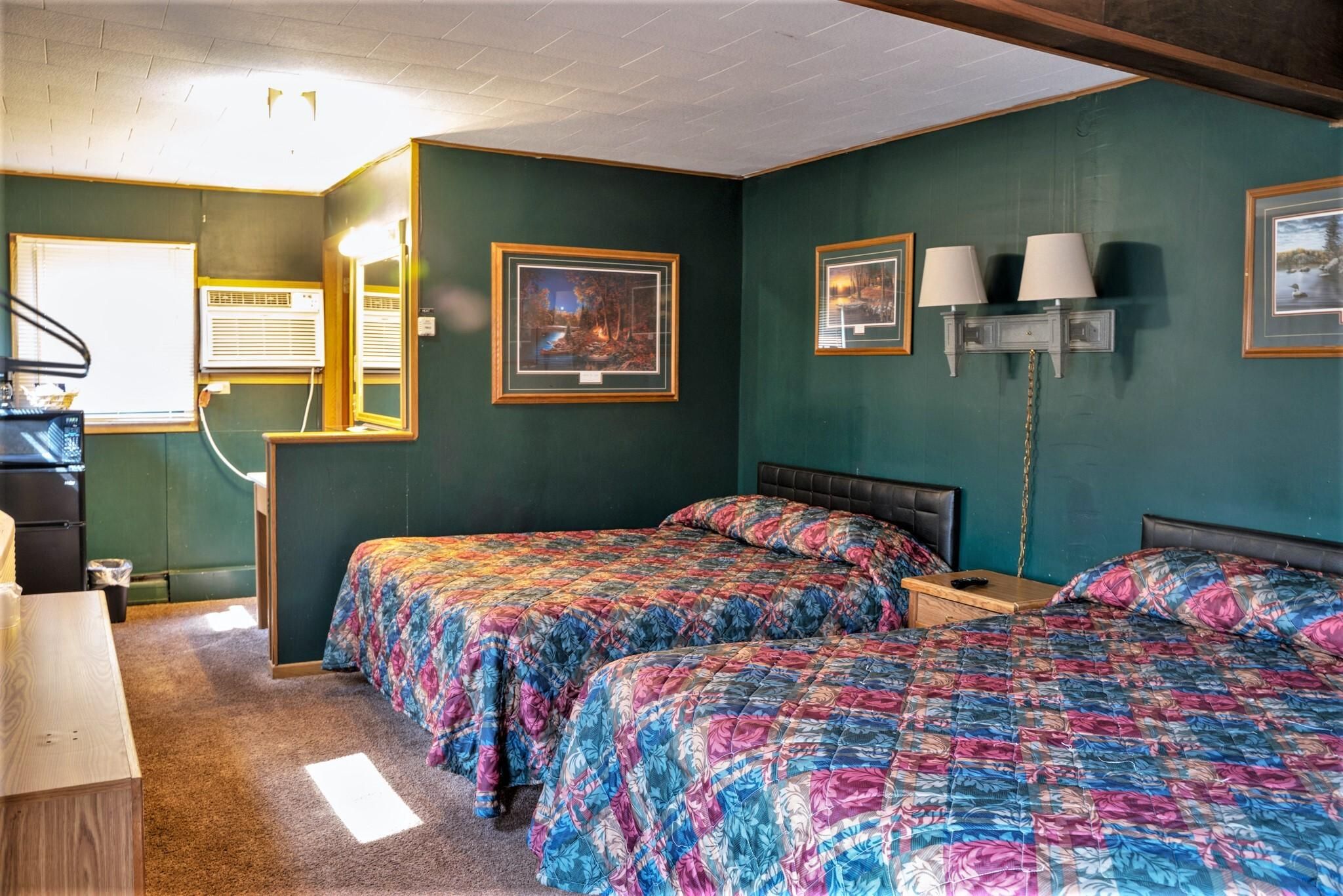 Unit-Private Bathroom-#25 Triple Queen