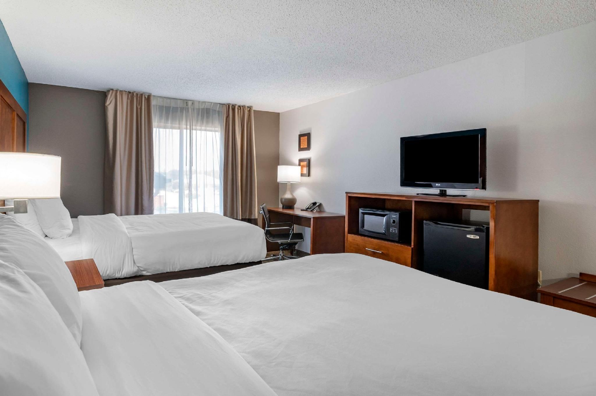 2 Queen Beds, Nonsmoking, Accessible
