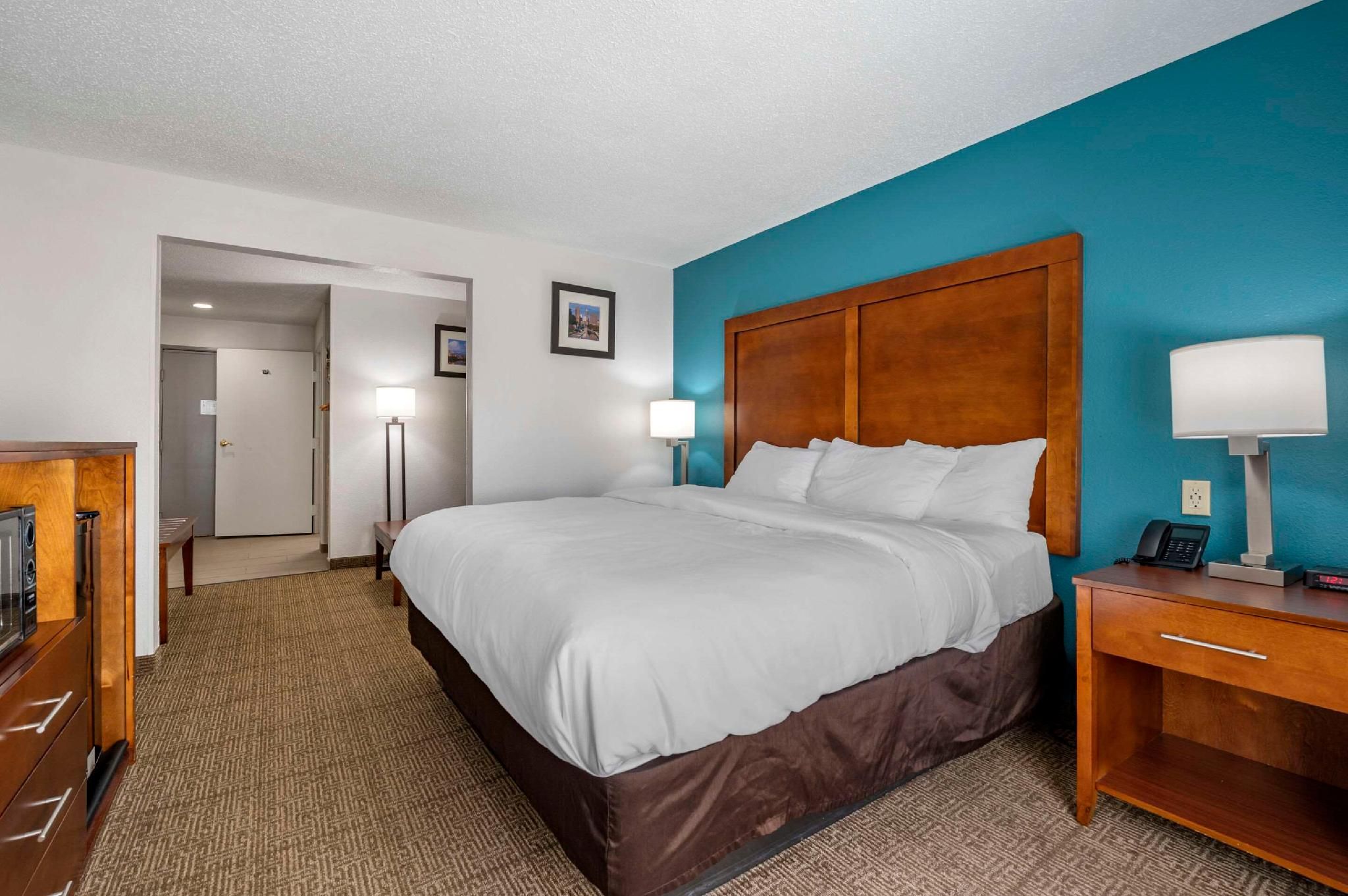 1 King Bed, Suite, Nonsmoking