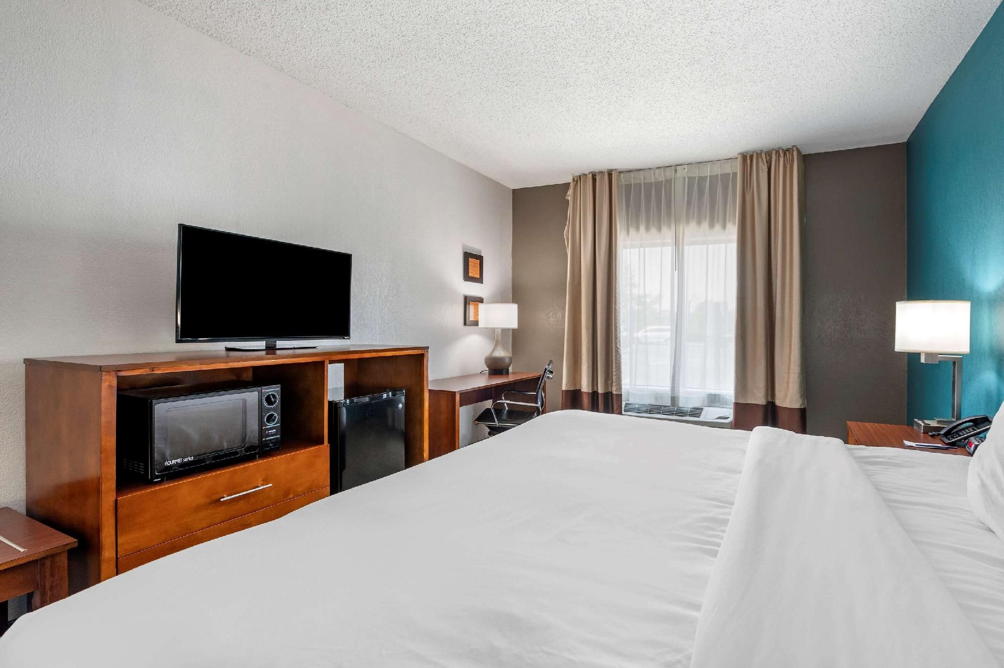 1 King Bed, Nonsmoking, Upgrade