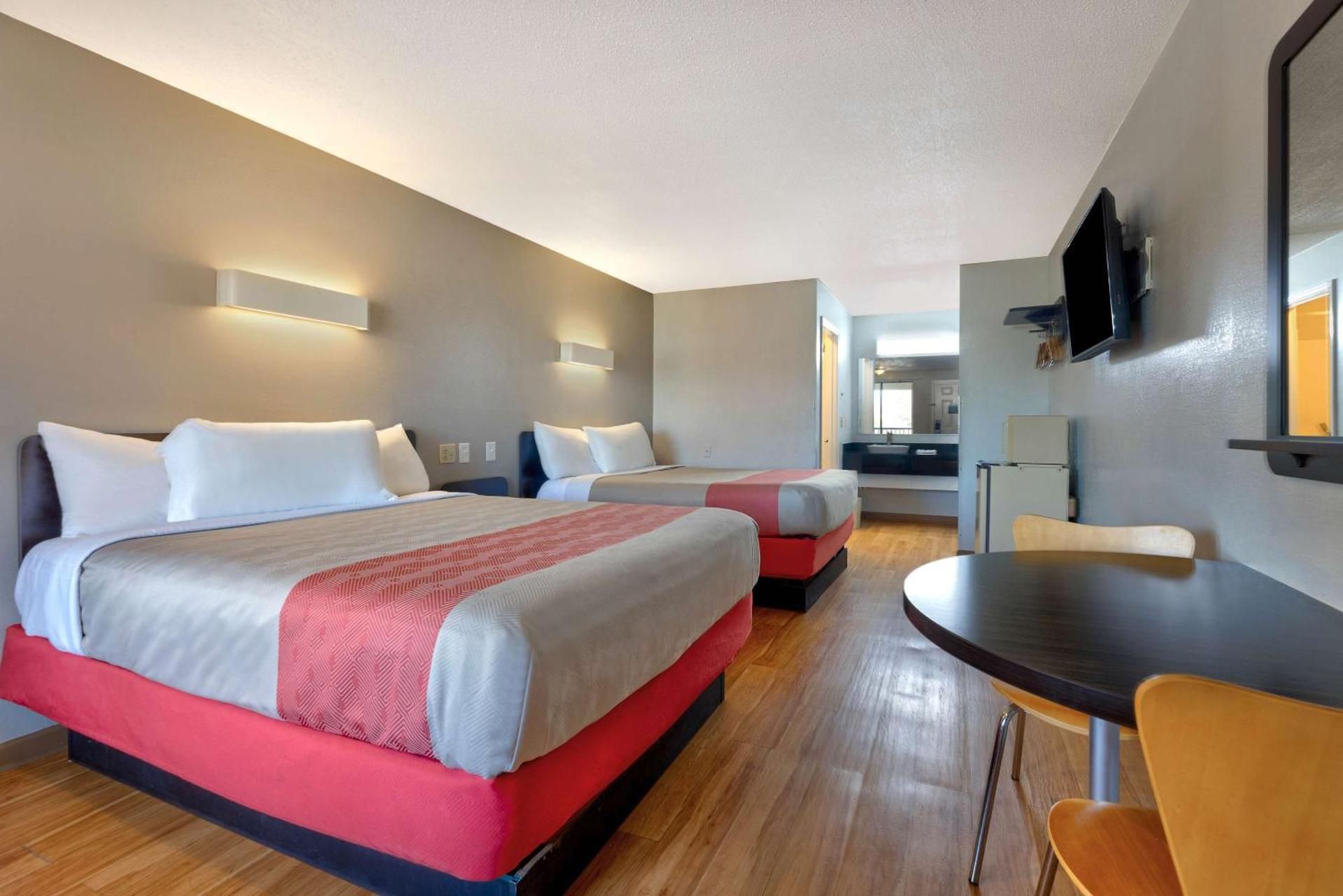 Queen Room with Two Queen Beds - Smoking
