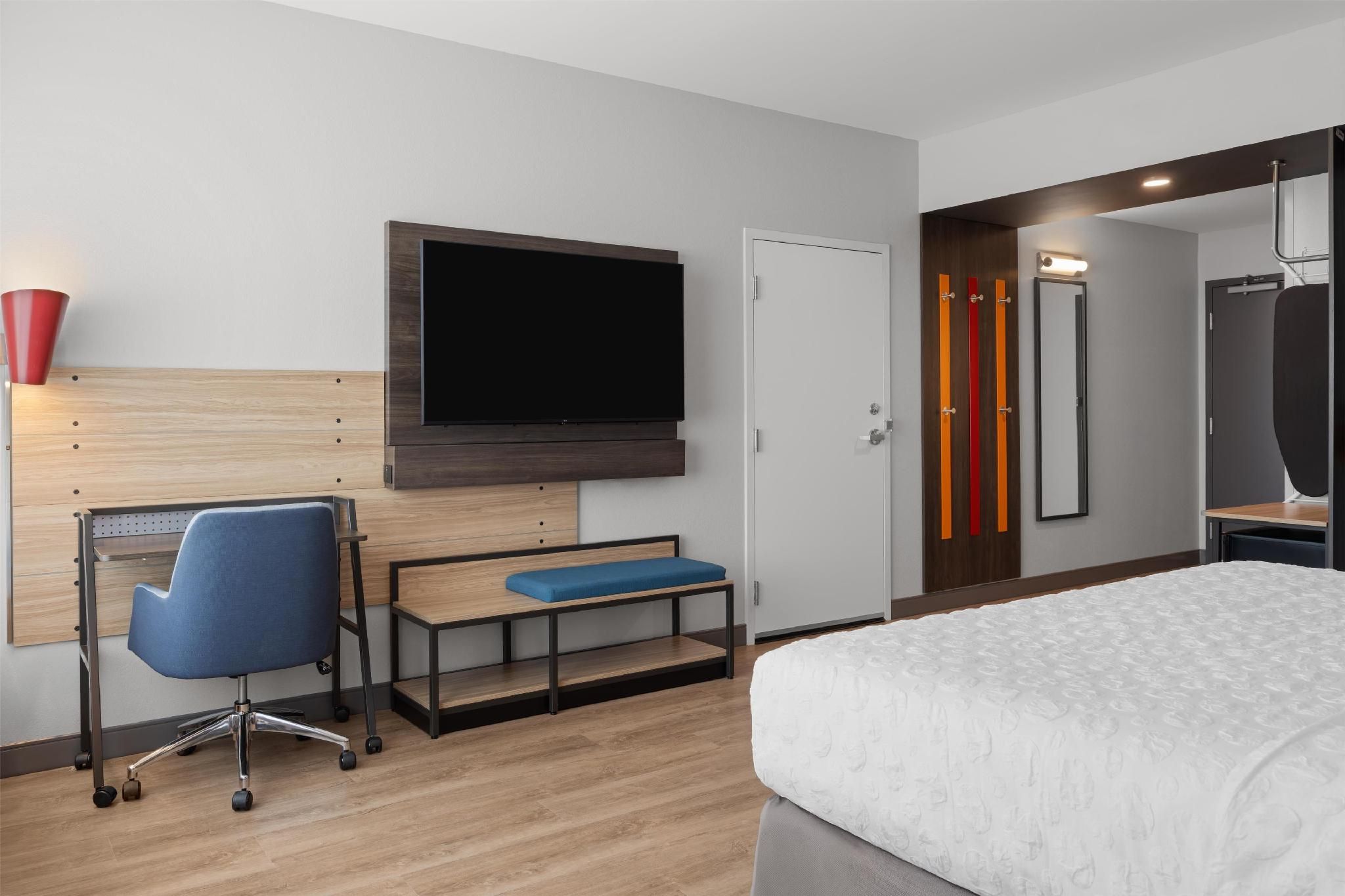 1 King Mobility/Hearing Acc Roll In Shower