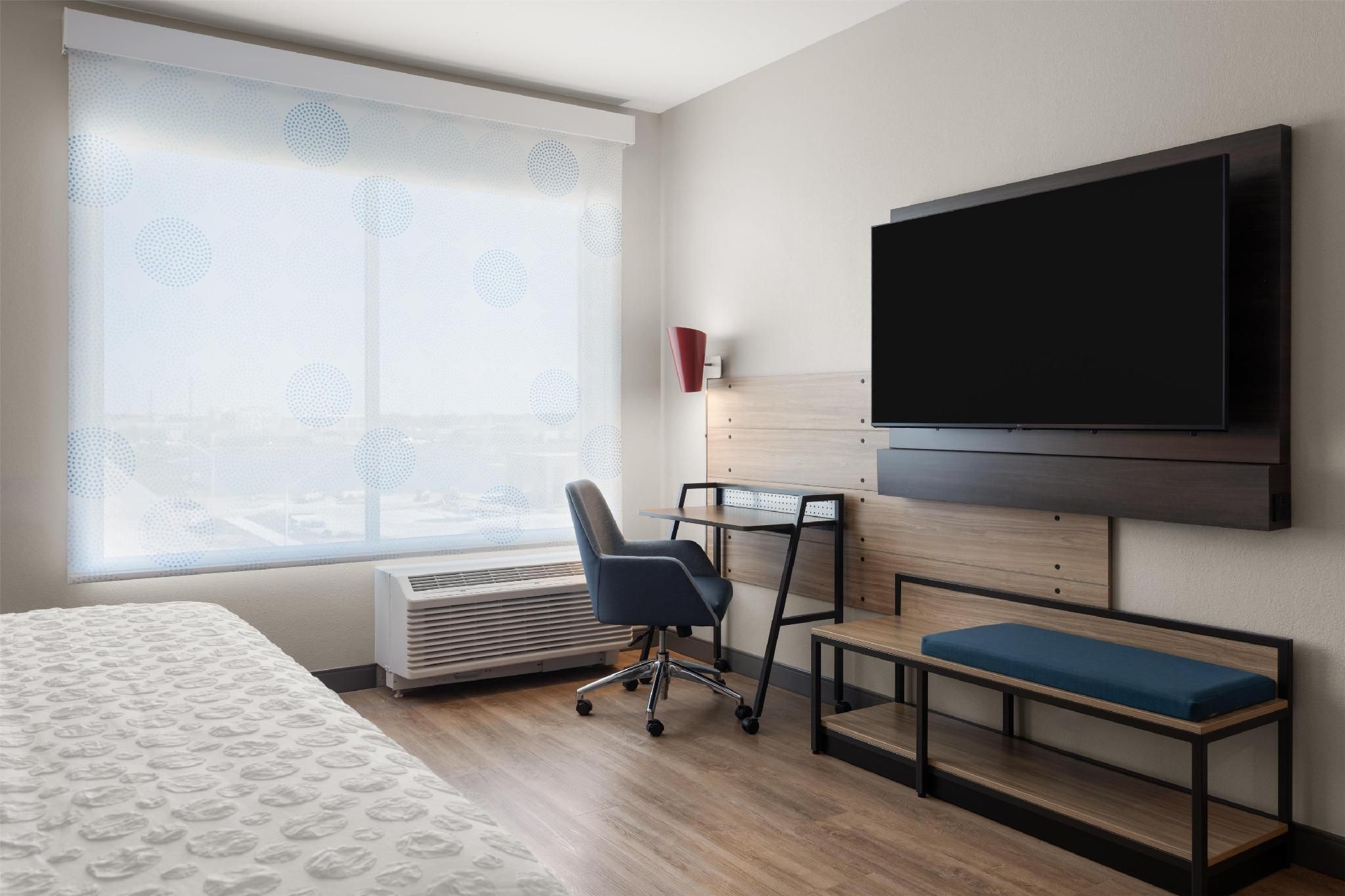 Tru by Hilton Kearney 1 King Mobility Accessible with Tub 3