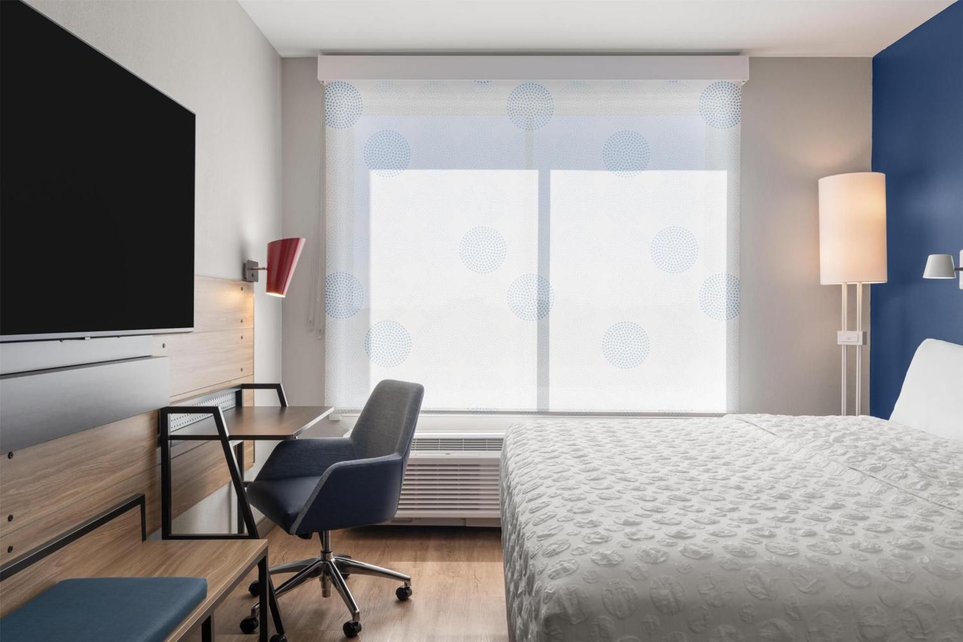 1 King Hearing Accessible