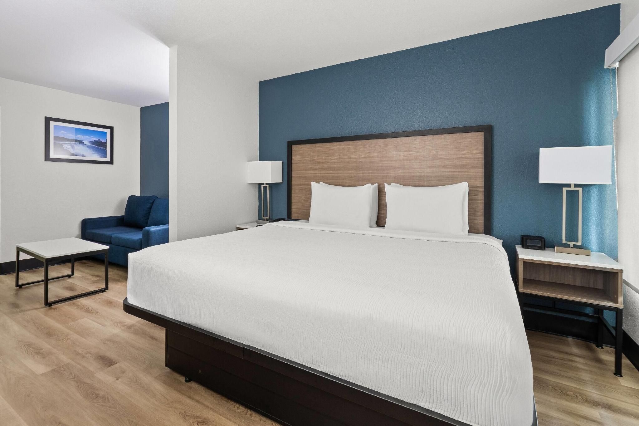 1 King Bed, 1-Bedroom, Suite, Non-Smoking