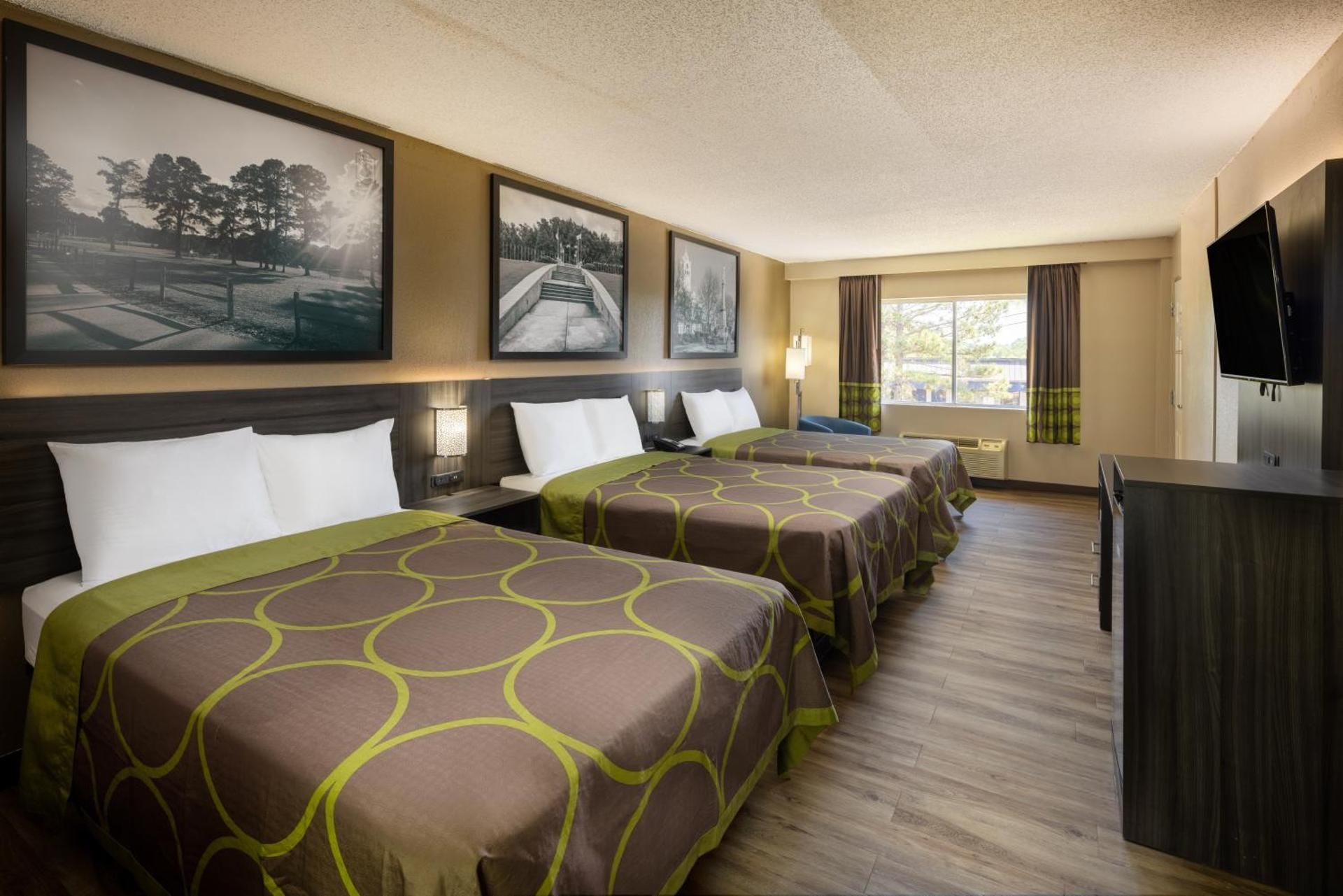 3 Double Beds Non-Smoking