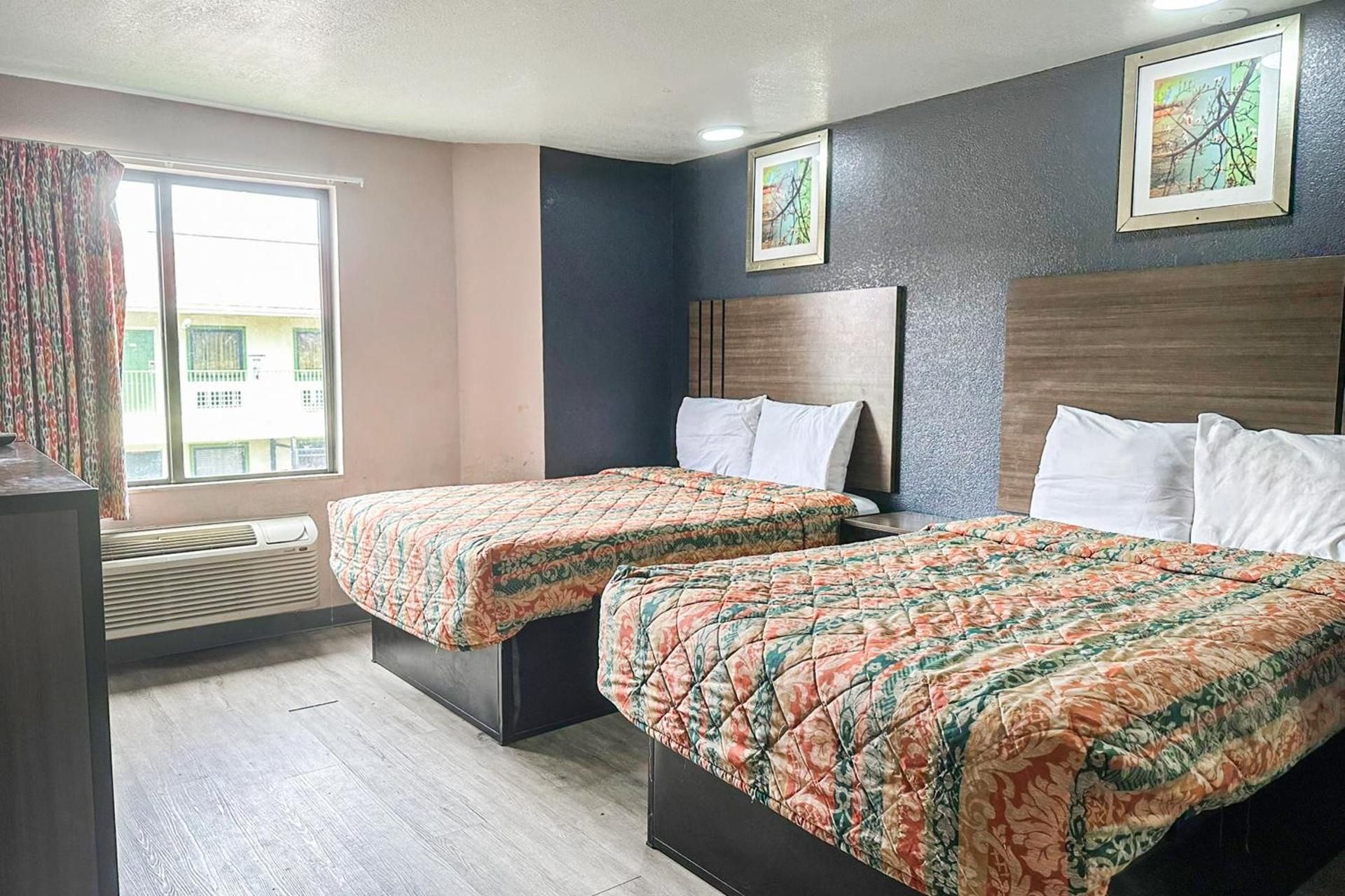 2 Queen Beds Non-Smoking