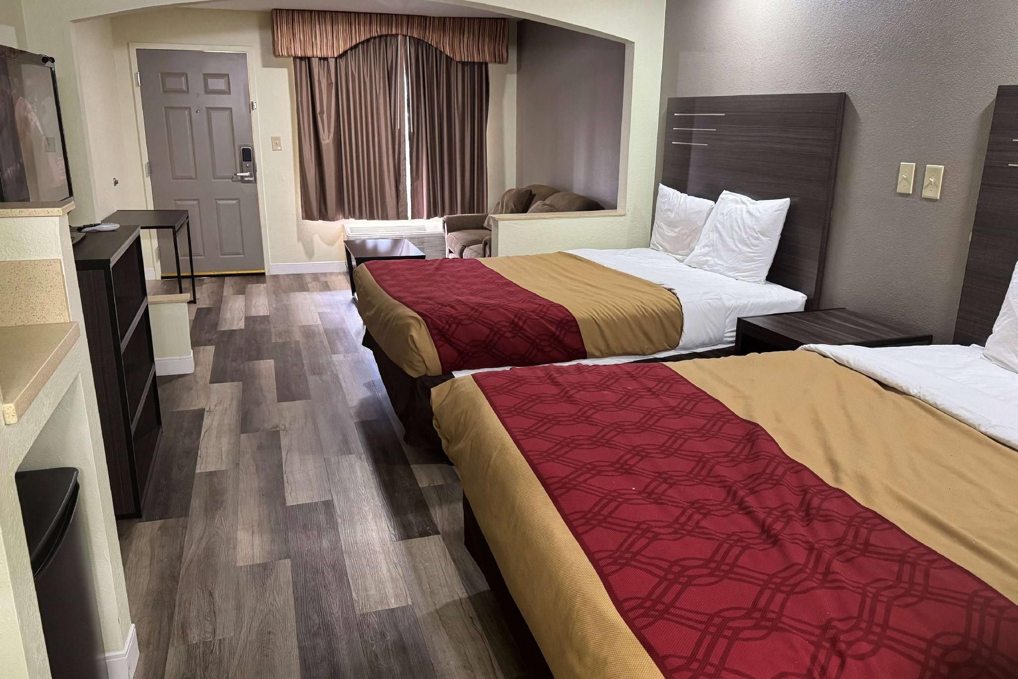 2 Queen Beds, Mobility Accessible Room, Roll-In Shower, Non-Smoking