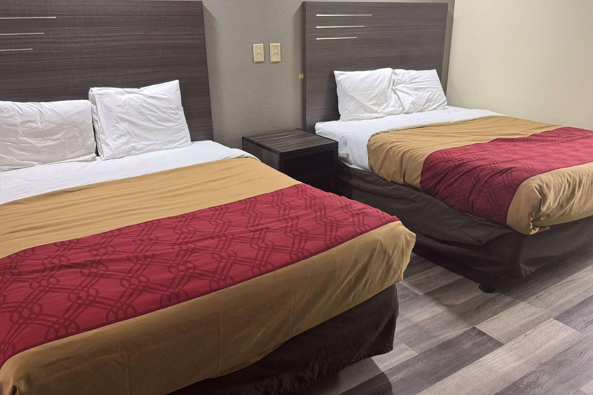2 Queen Beds, Mobility Accessible Room, Roll-In Shower, Non-Smoking