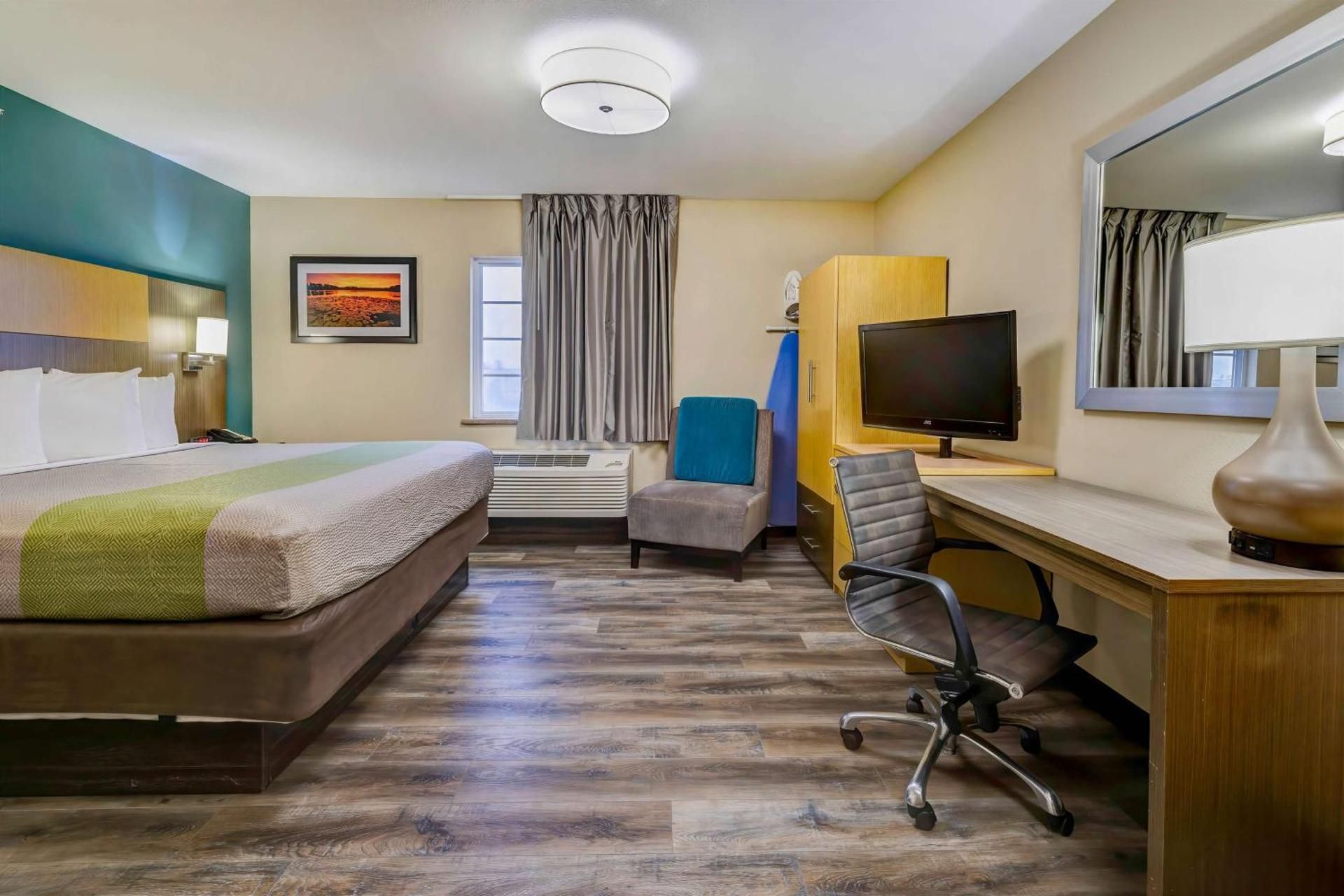 King Room with Roll-in Shower - Disability Access - Non-Smoking