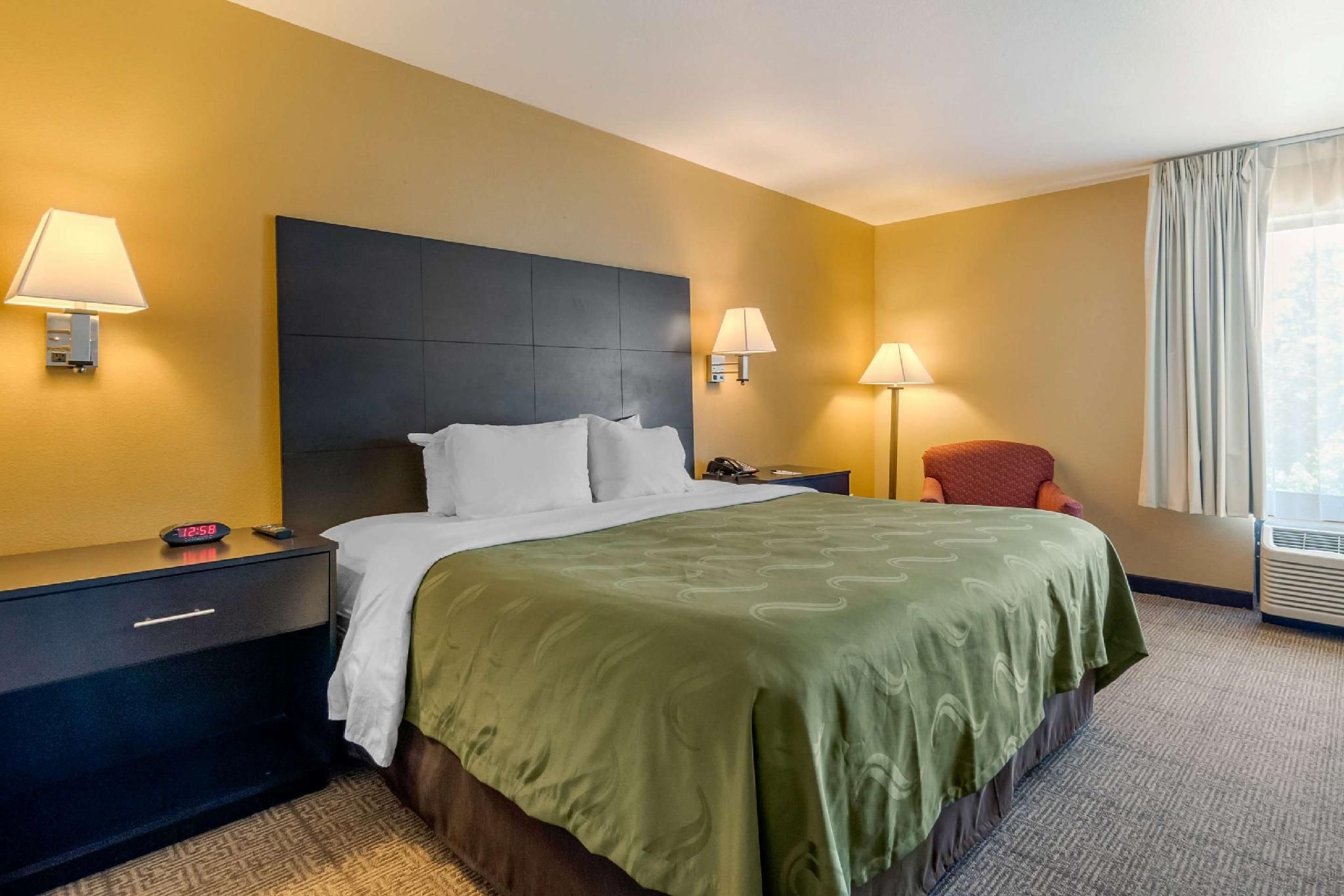 1 King Bed, Nonsmoking