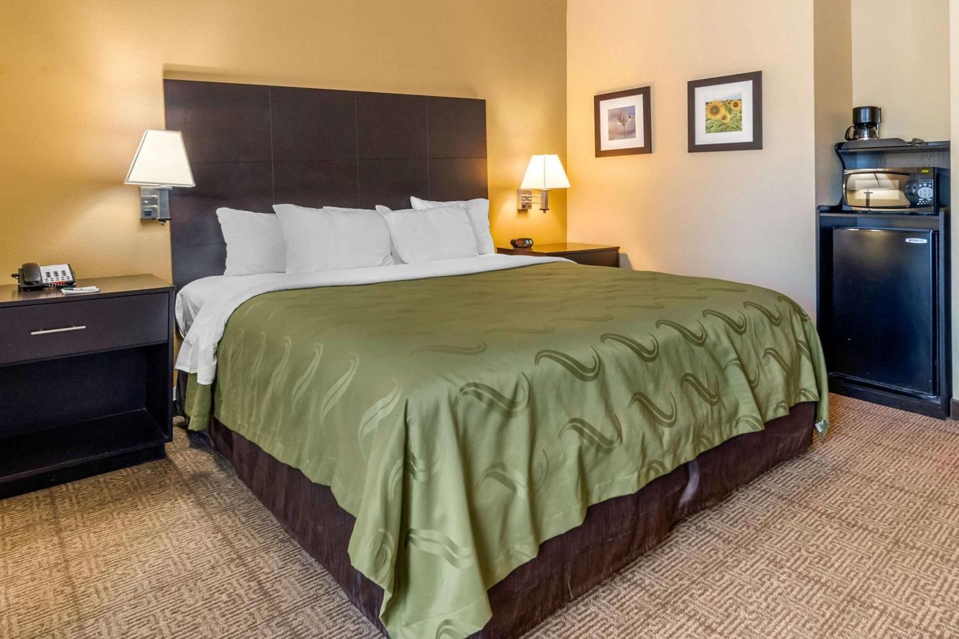1 King Bed, Nonsmoking, Accessible