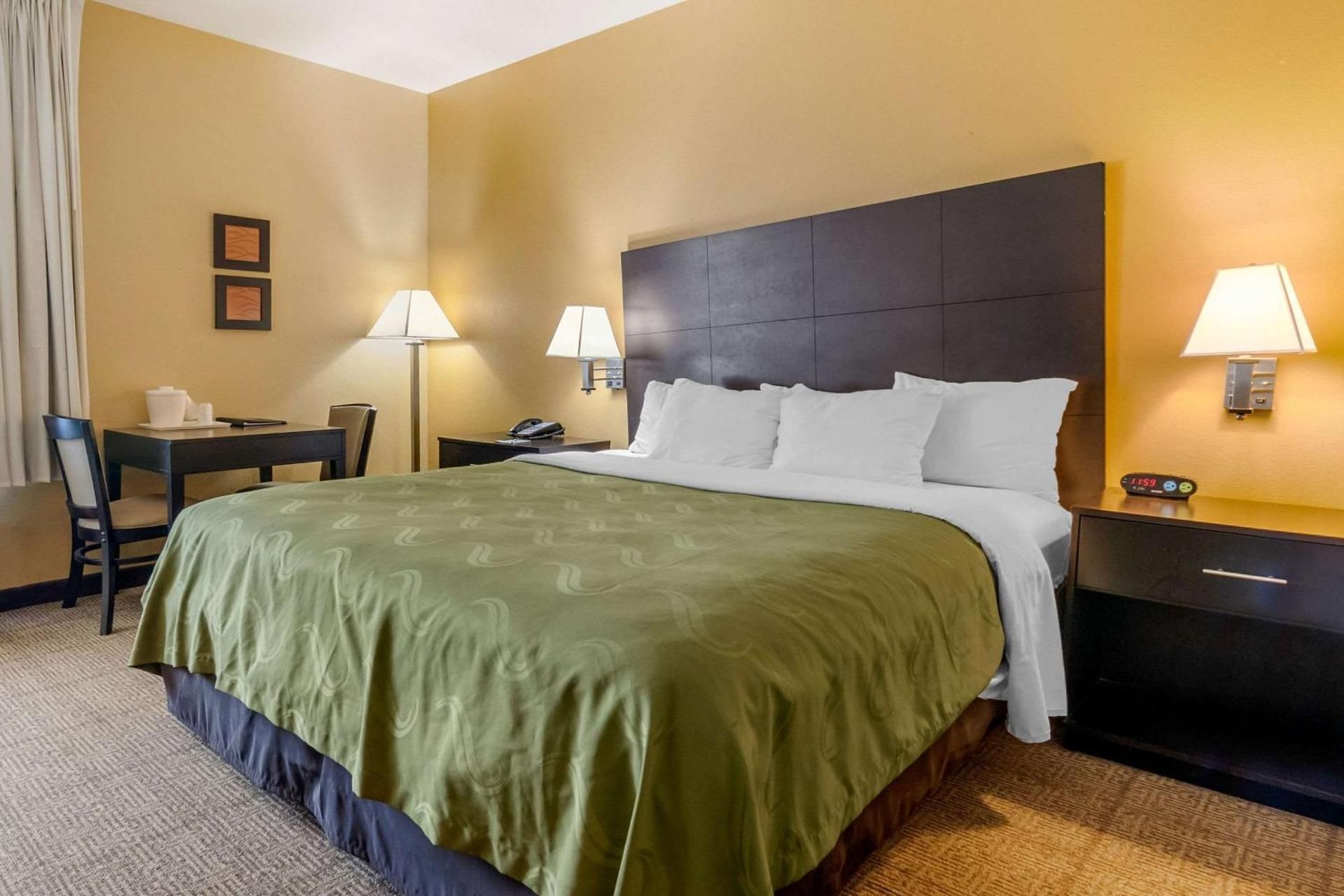1 King Bed, Nonsmoking, Accessible