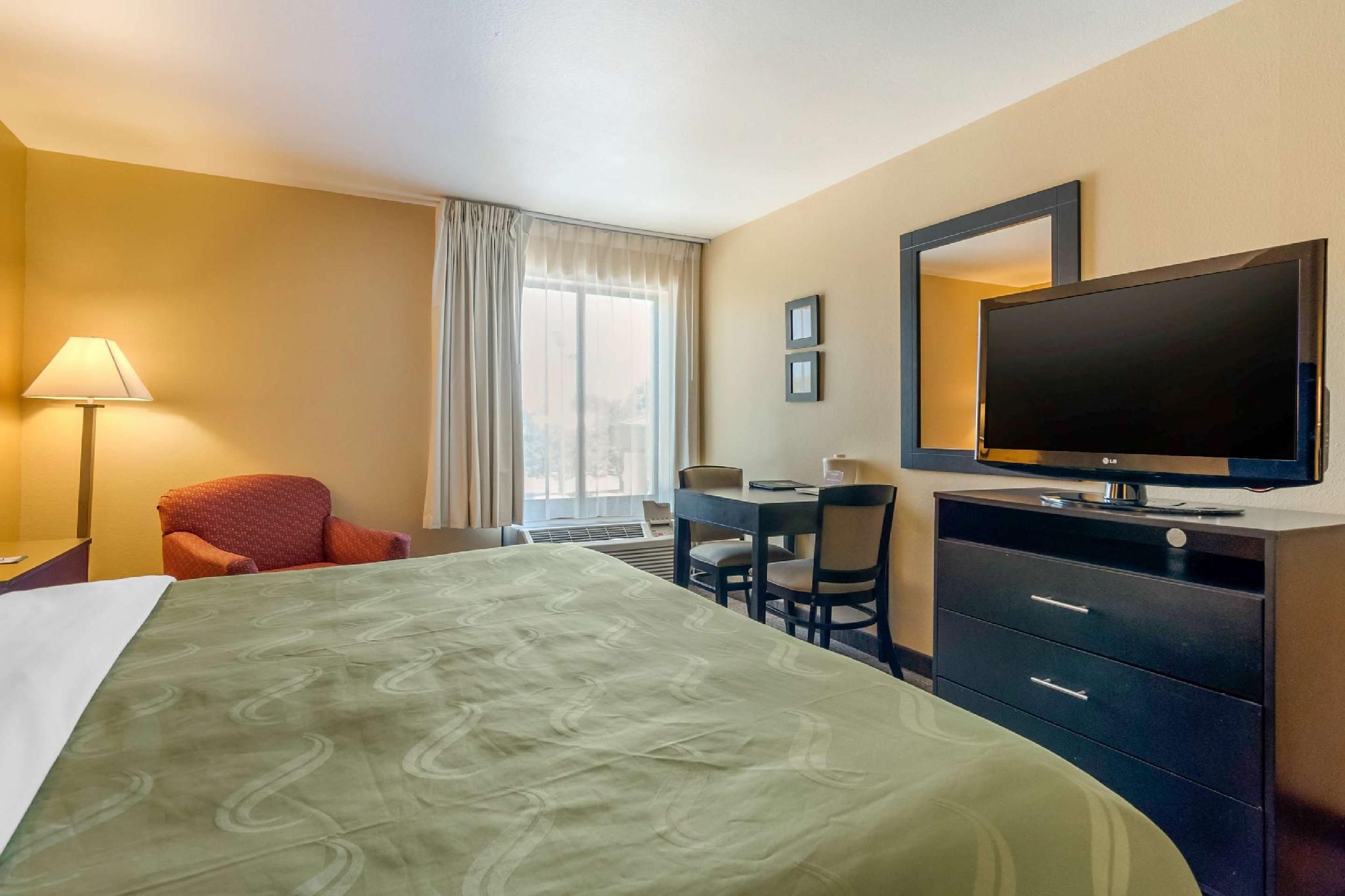 1 King Bed, Nonsmoking
