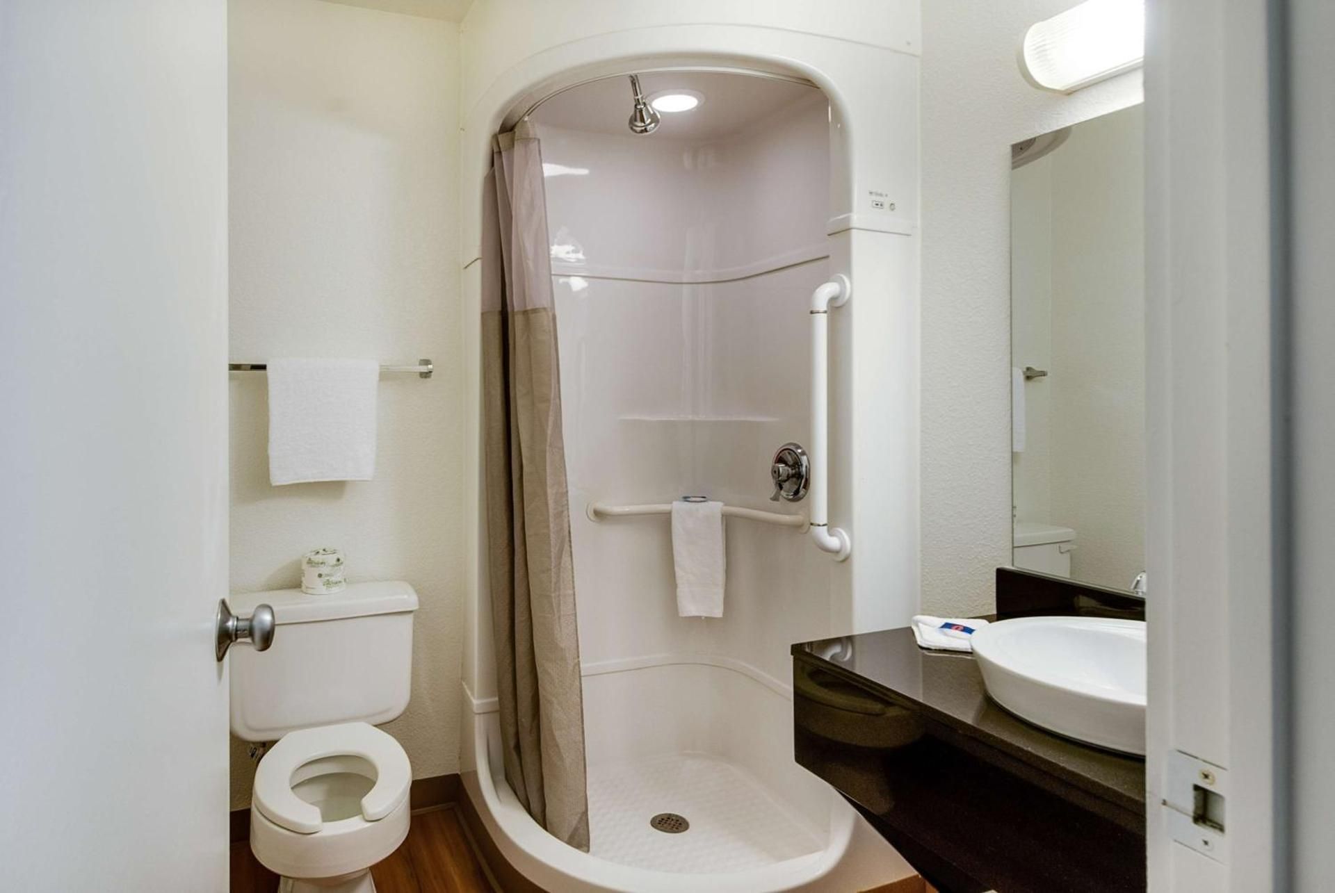 Queen Room - Disability Access - Non-Smoking