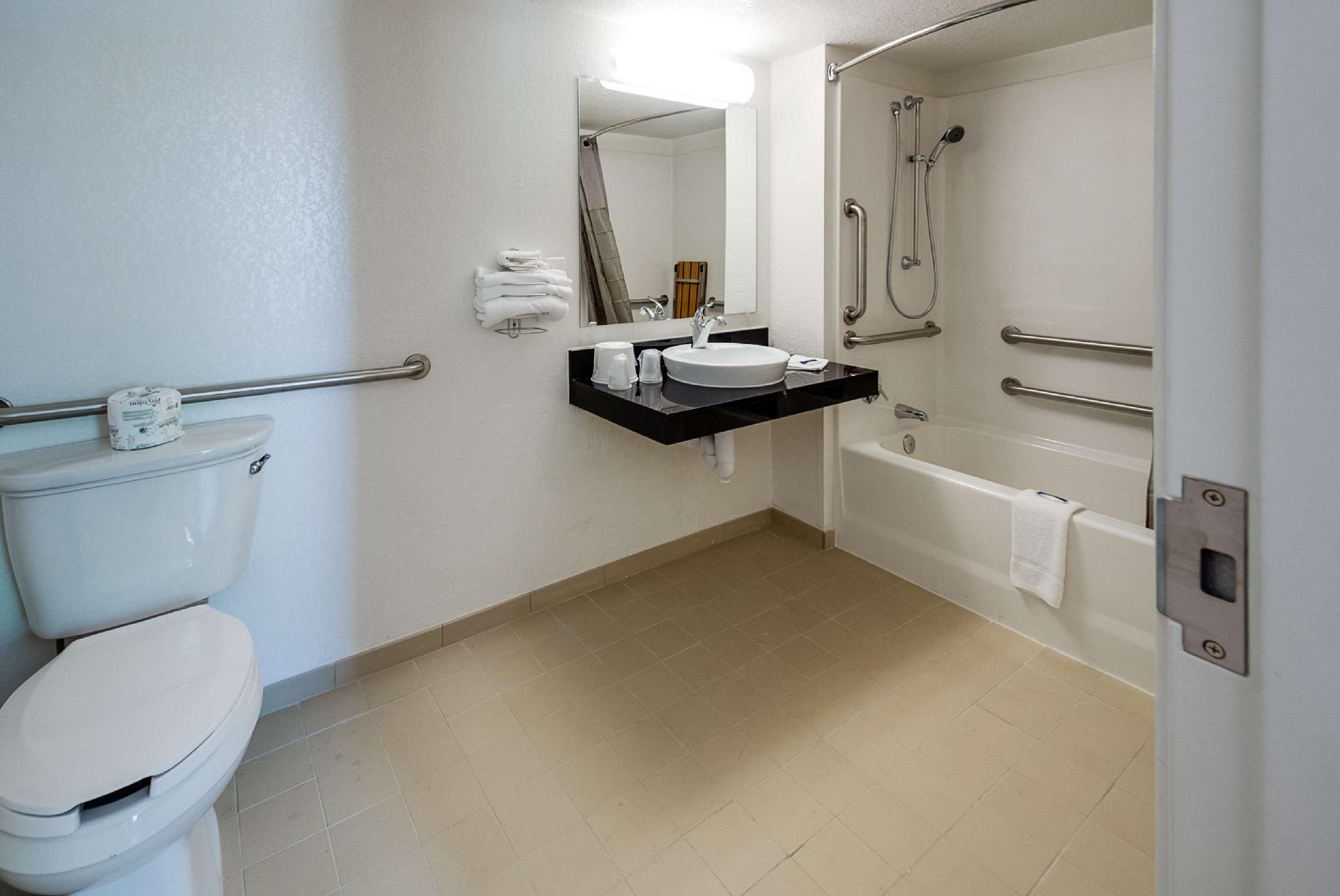 Motel 6 Lenexa, KS - Kansas City Southwest 1 Queen Bed | ADA/Tub 3